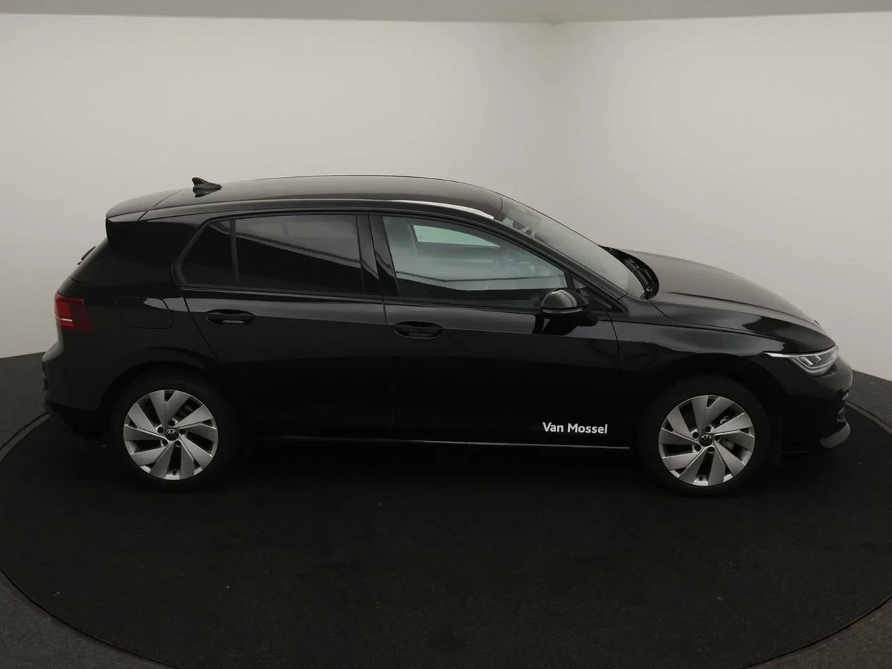 Volkswagen-Golf-image-5