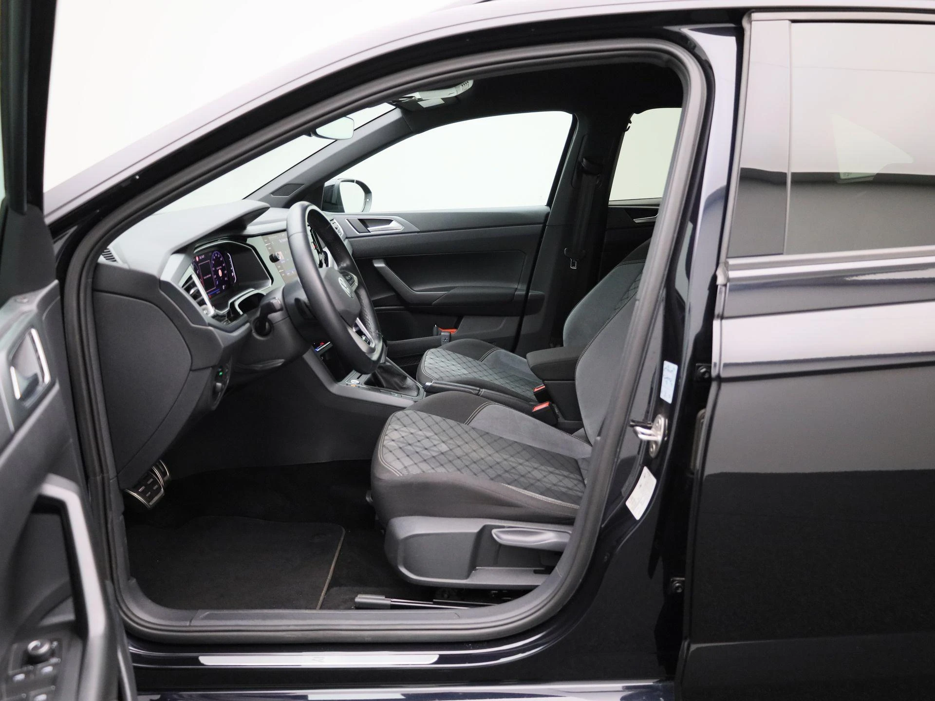 Volkswagen-Taigo-image-8