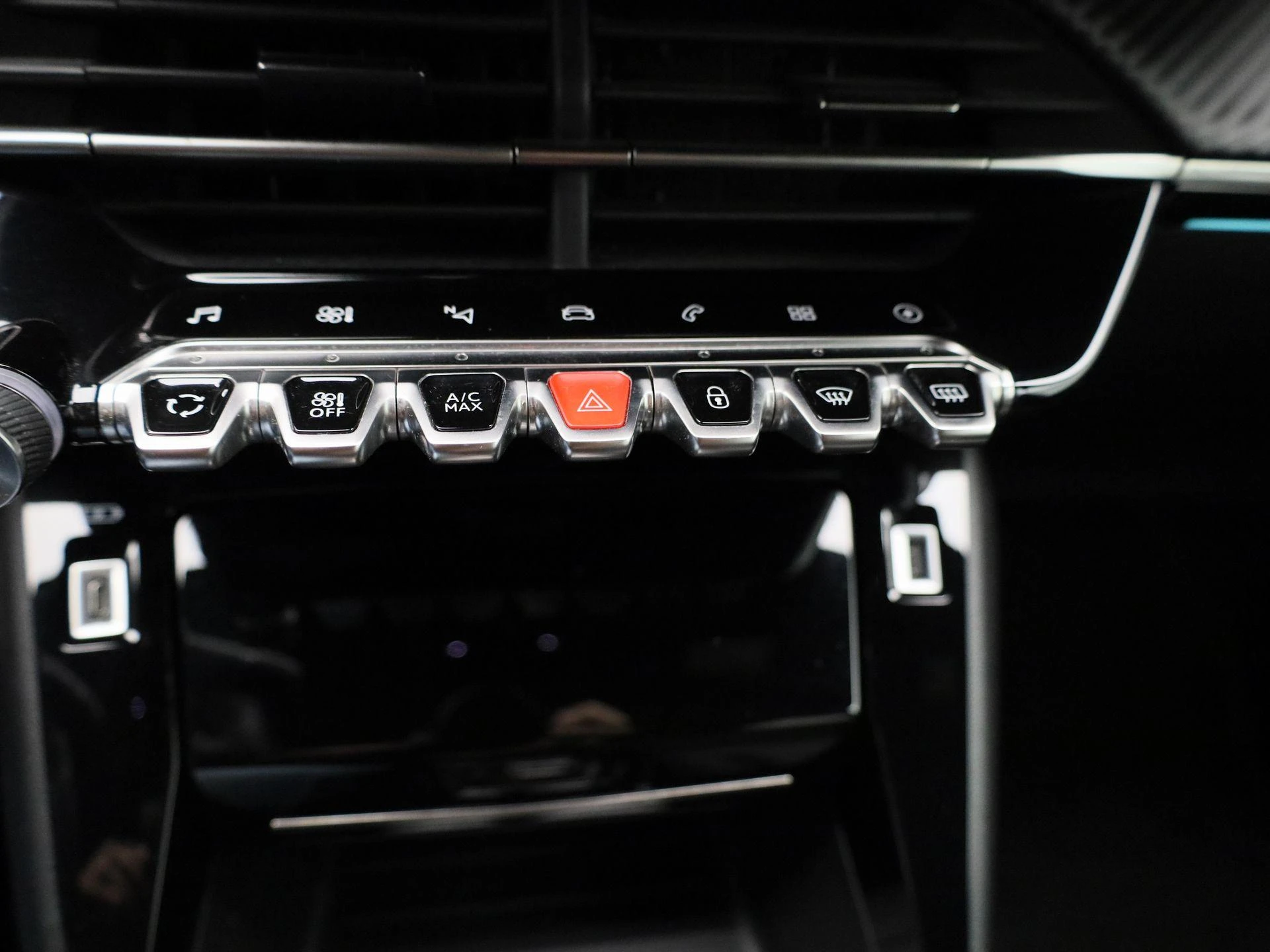 Peugeot e-208 - 26