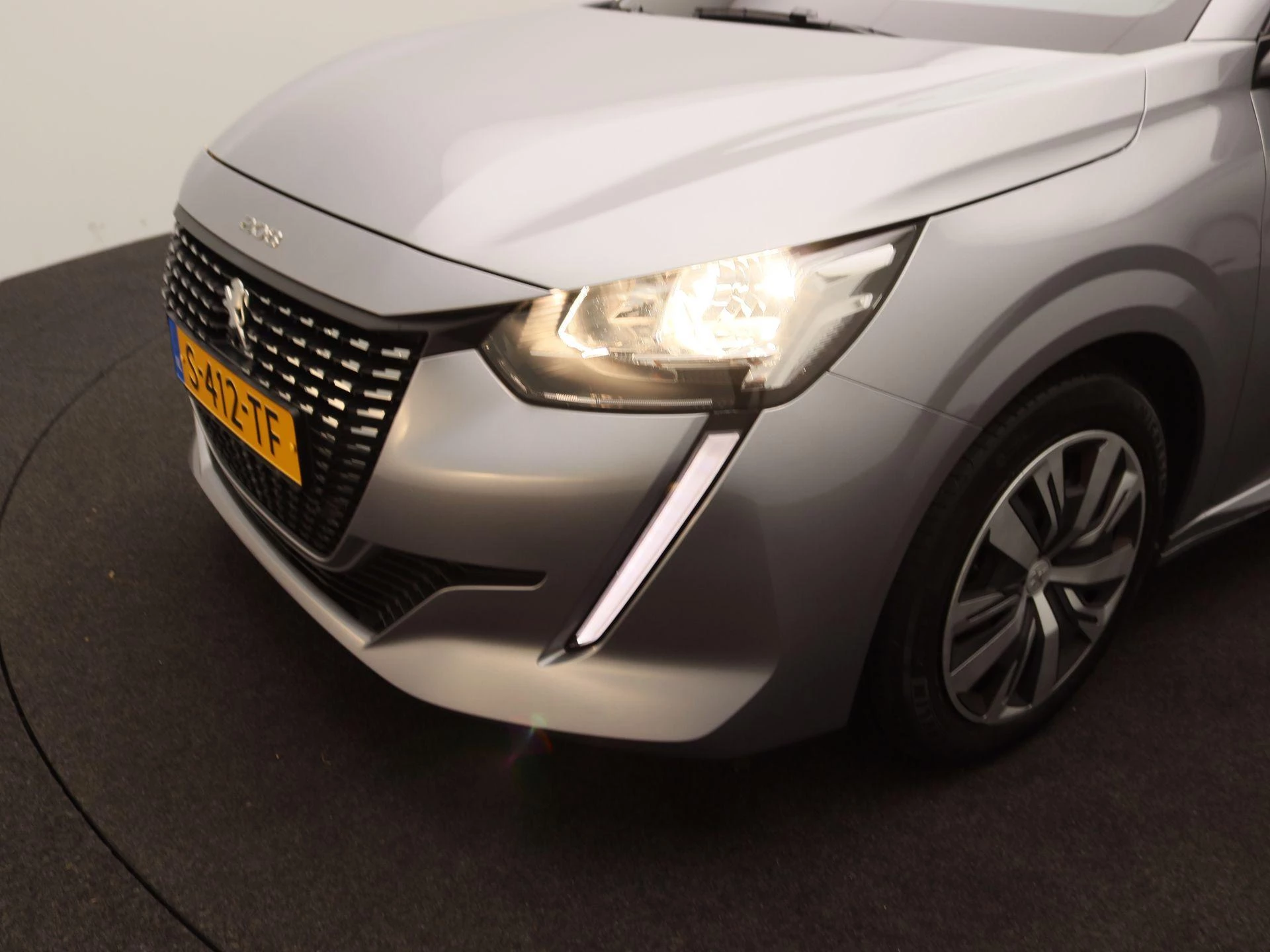 Peugeot-208-image-19