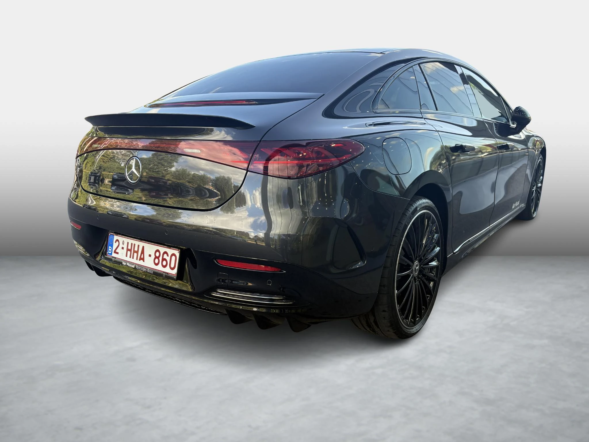 Mercedes-Benz-EQE-image-2
