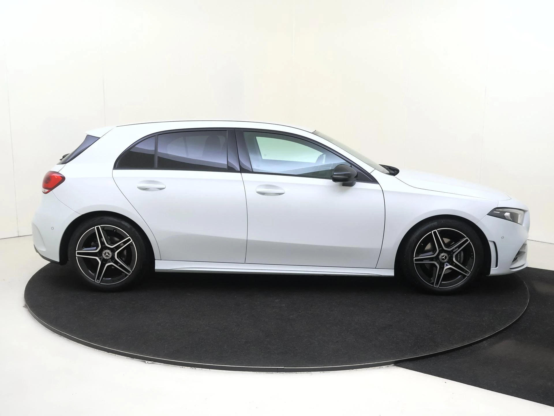 Mercedes-Benz-A-Klasse-image-8