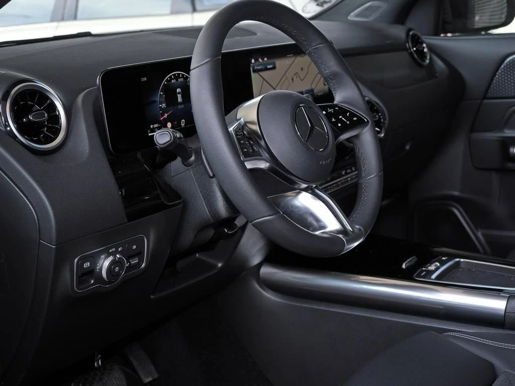 Mercedes-Benz-GLA 200 d-image-9