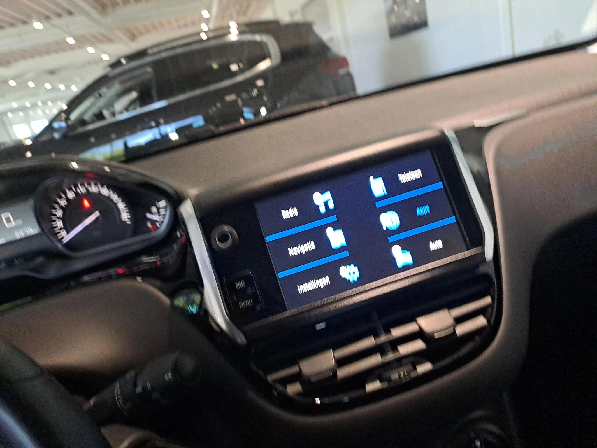 Peugeot-208-image-25