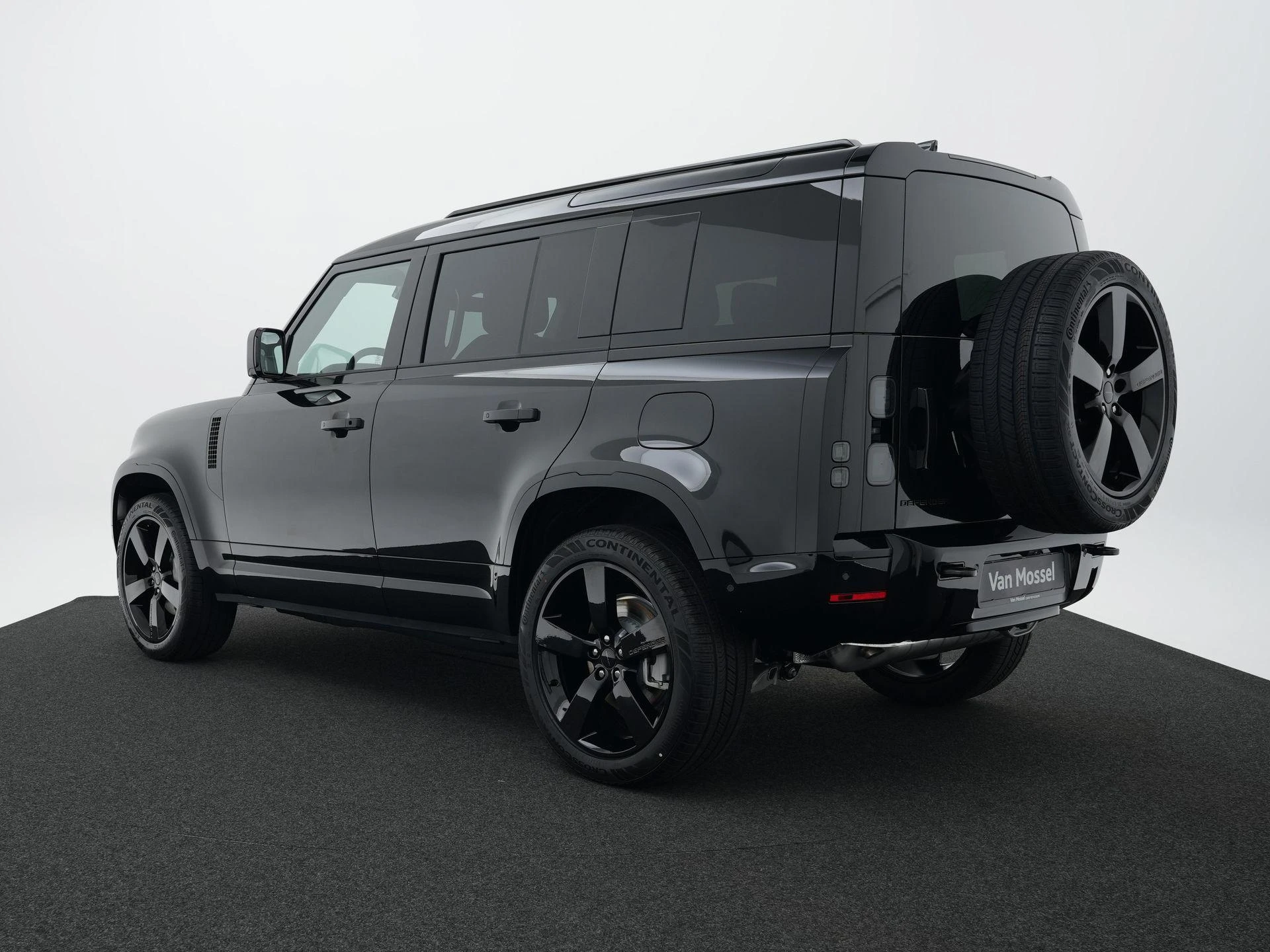 Land Rover-Defender-image-4