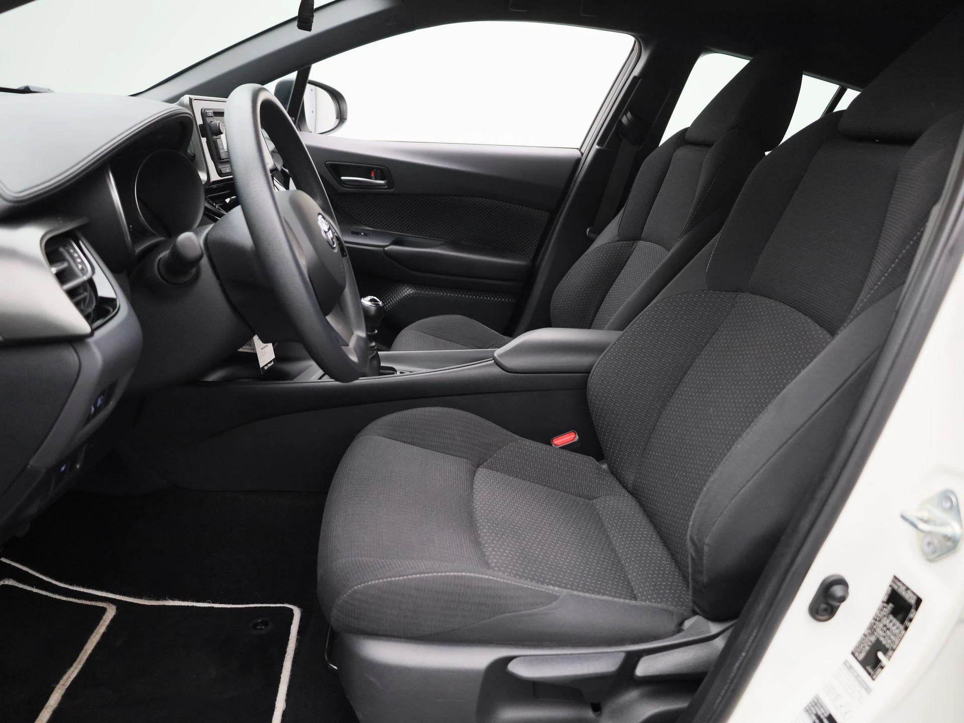 Toyota-C-HR-image-10