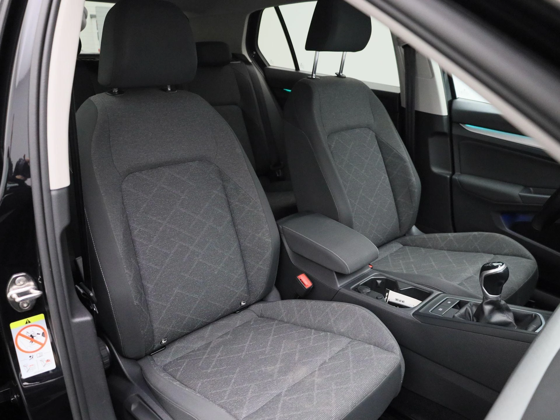 Volkswagen-Golf-image-33