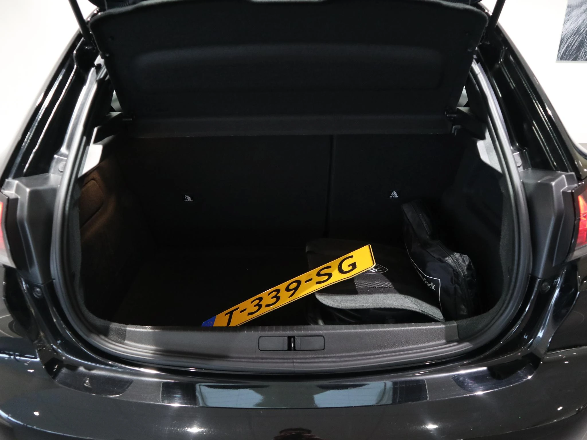 Peugeot-e-208-image-20