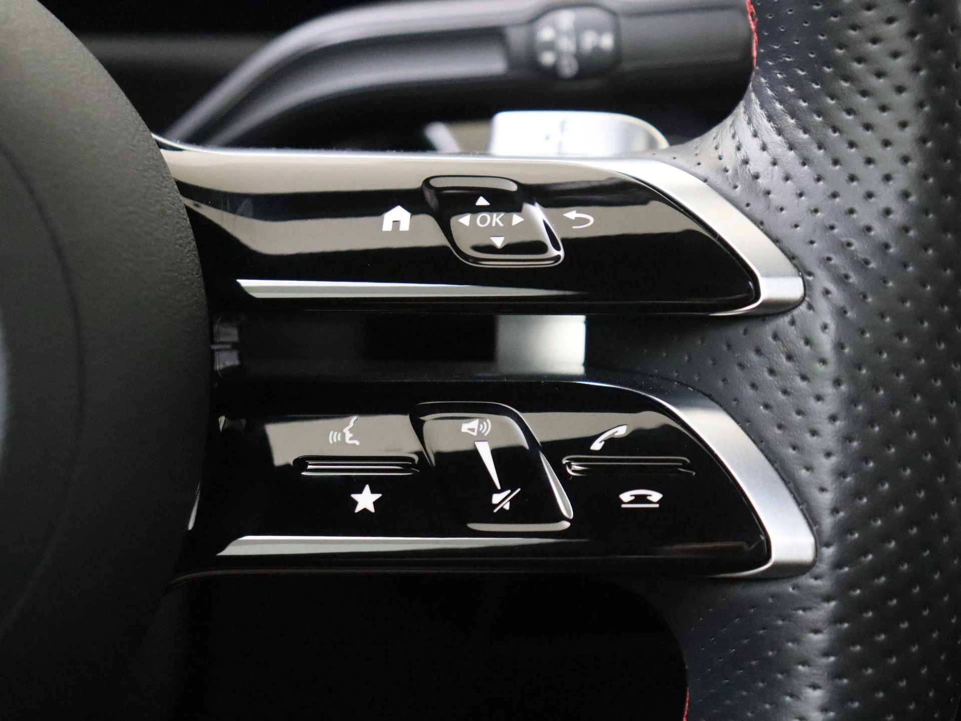 Mercedes-Benz-CLA-image-13
