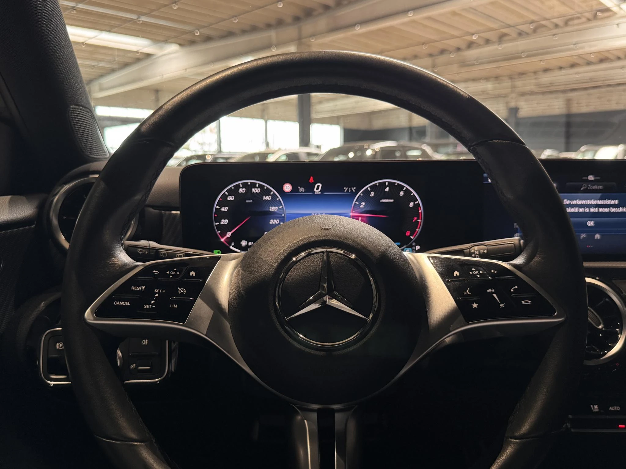 Mercedes-Benz-A-Klasse-image-13