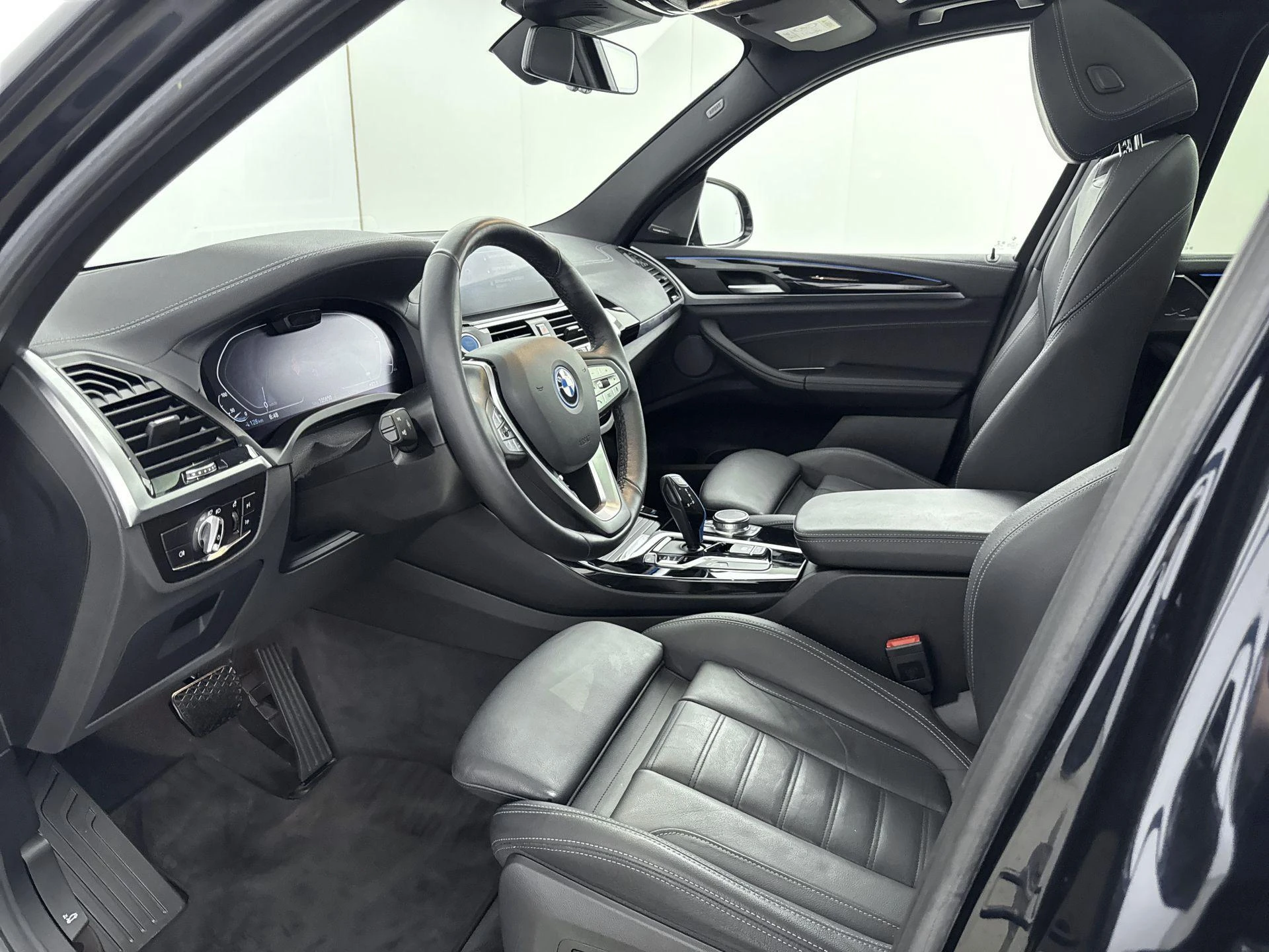 BMW-iX3-image-16
