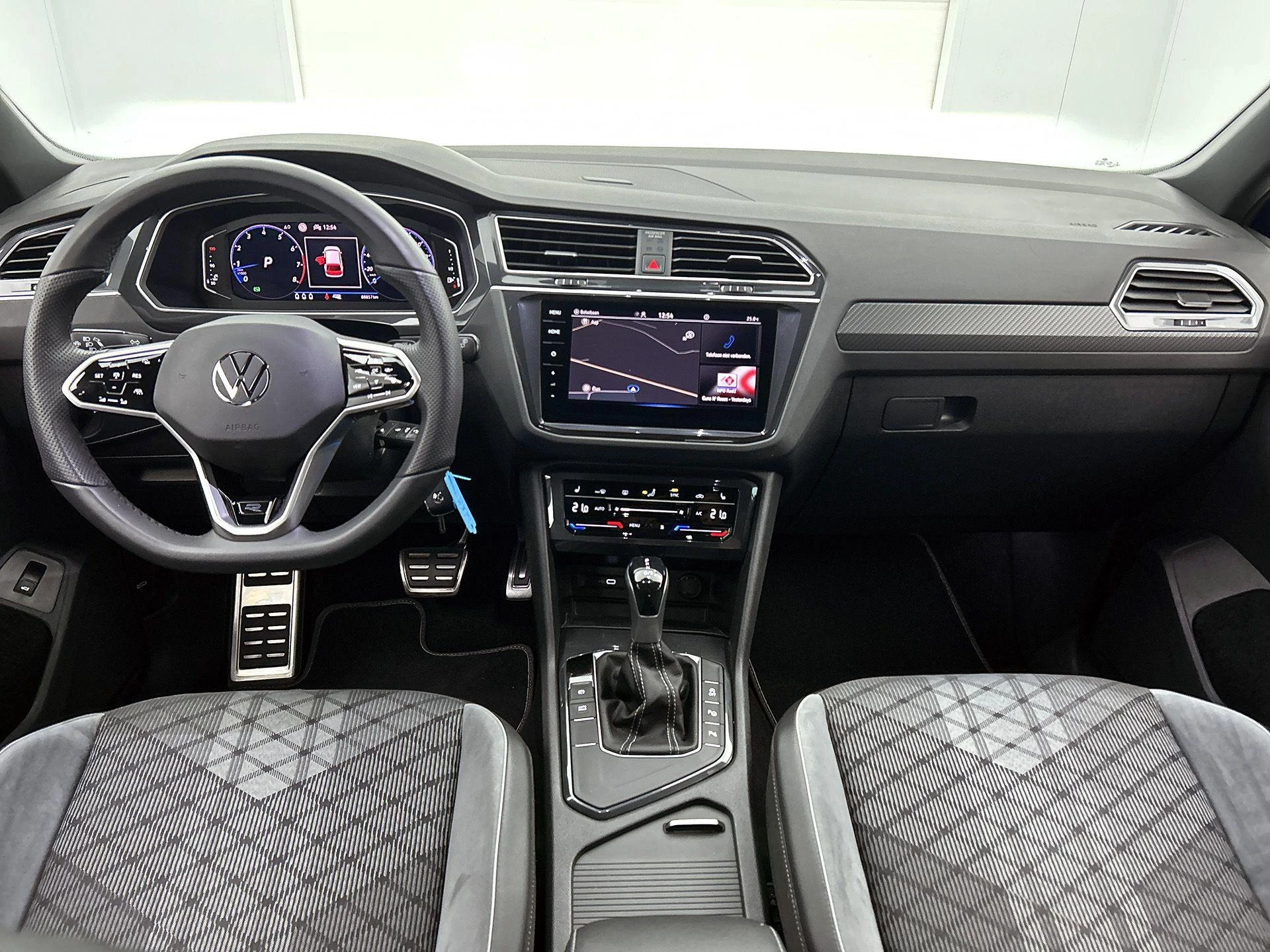 Volkswagen-Tiguan-image-25