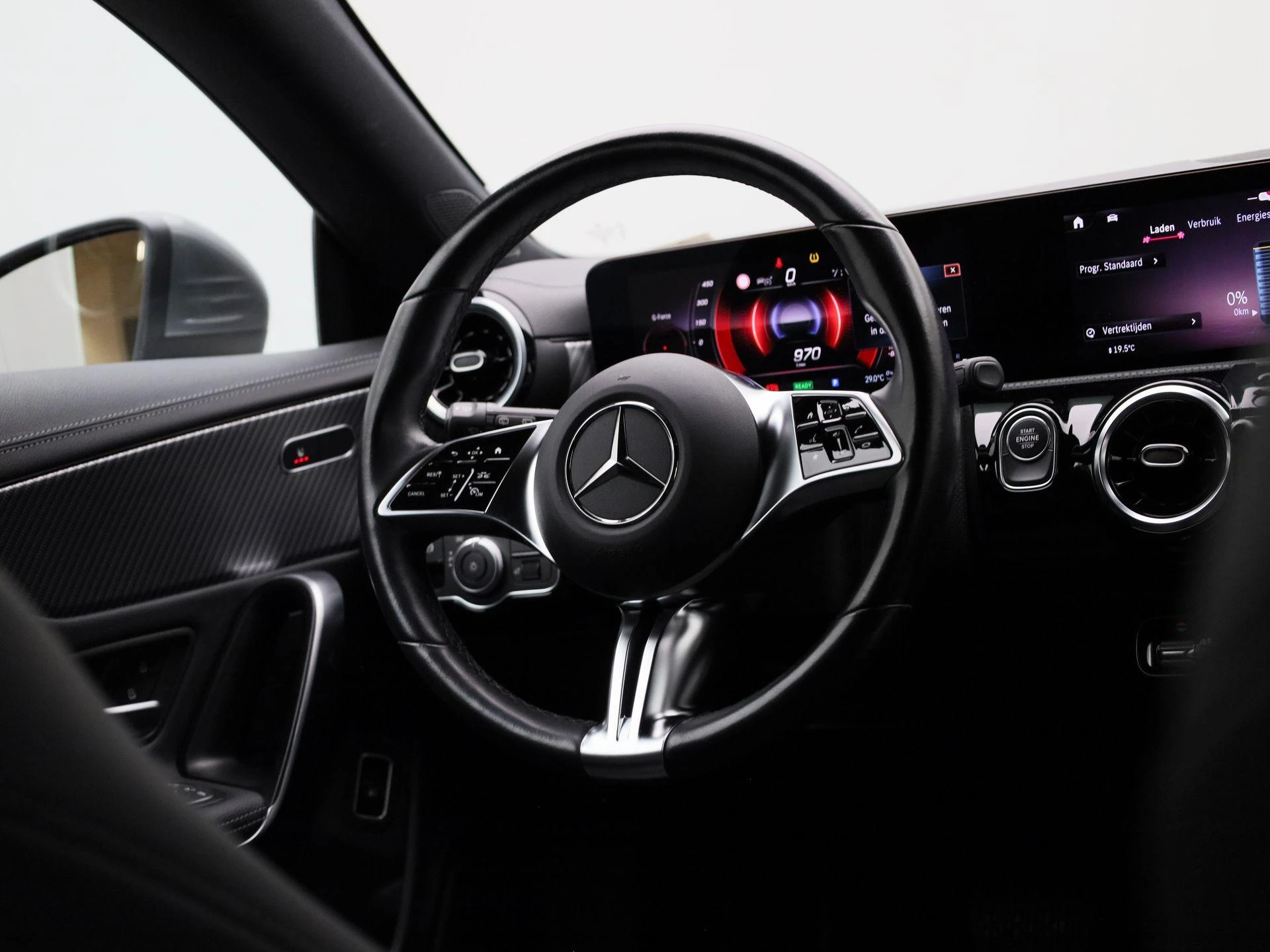 Mercedes-Benz-CLA-image-40