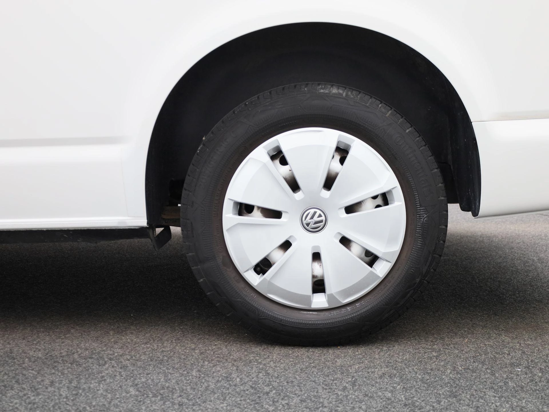 Volkswagen-Transporter-image-18