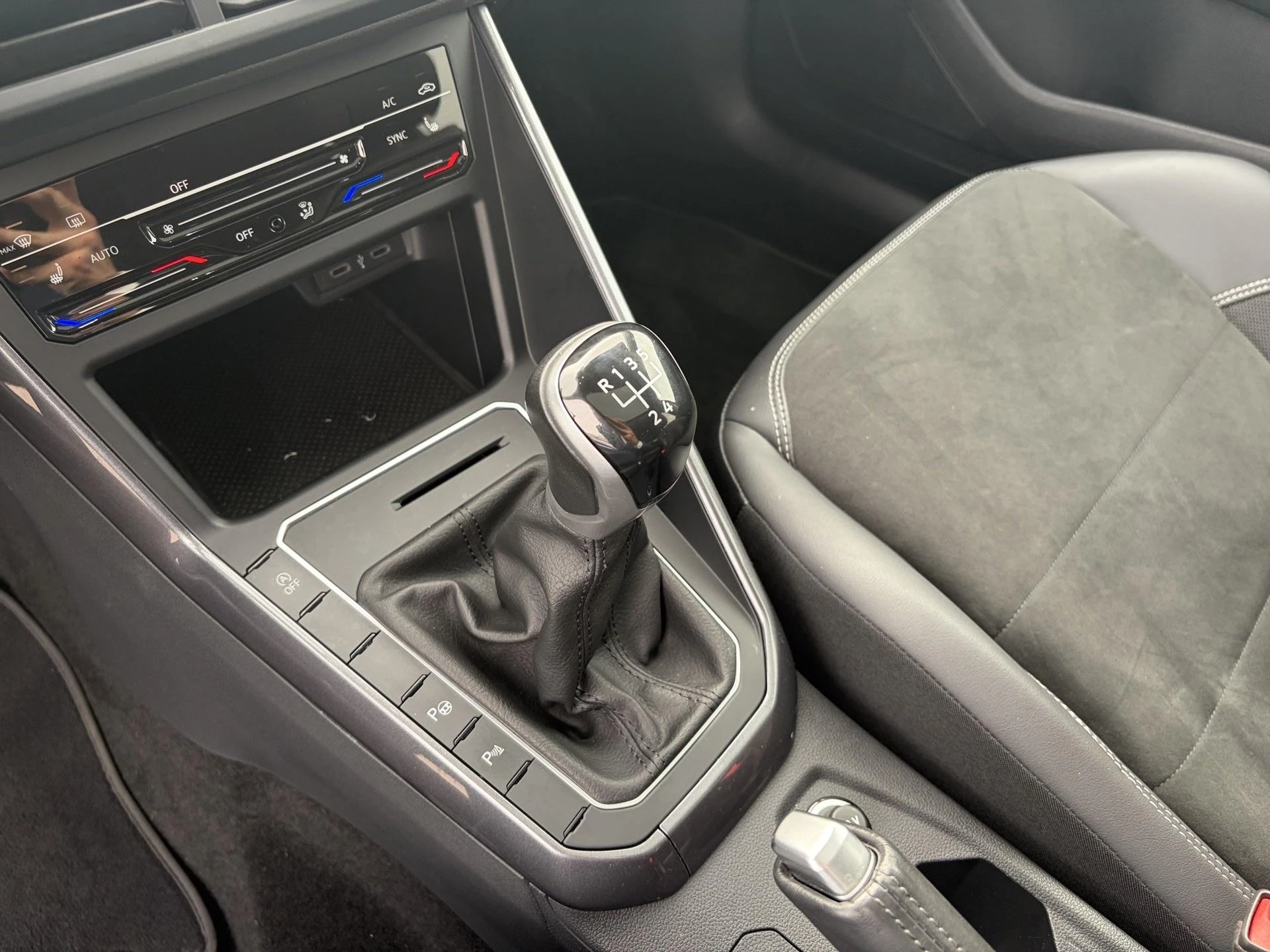 Volkswagen-Polo-image-14