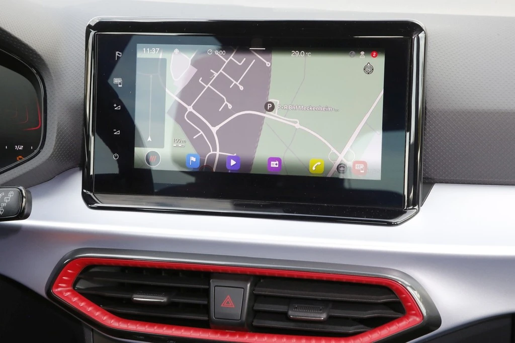 SEAT-Arona-image-12
