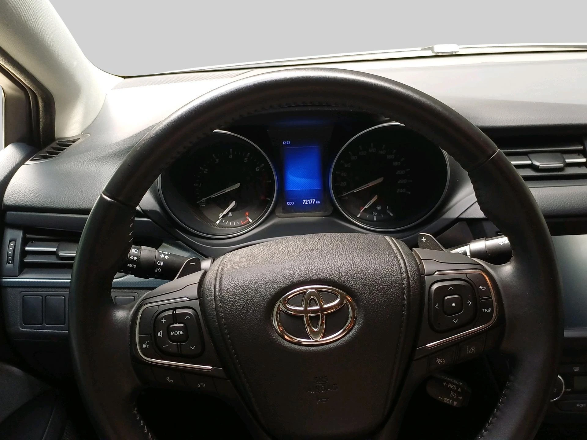 Toyota-Avensis-image-9