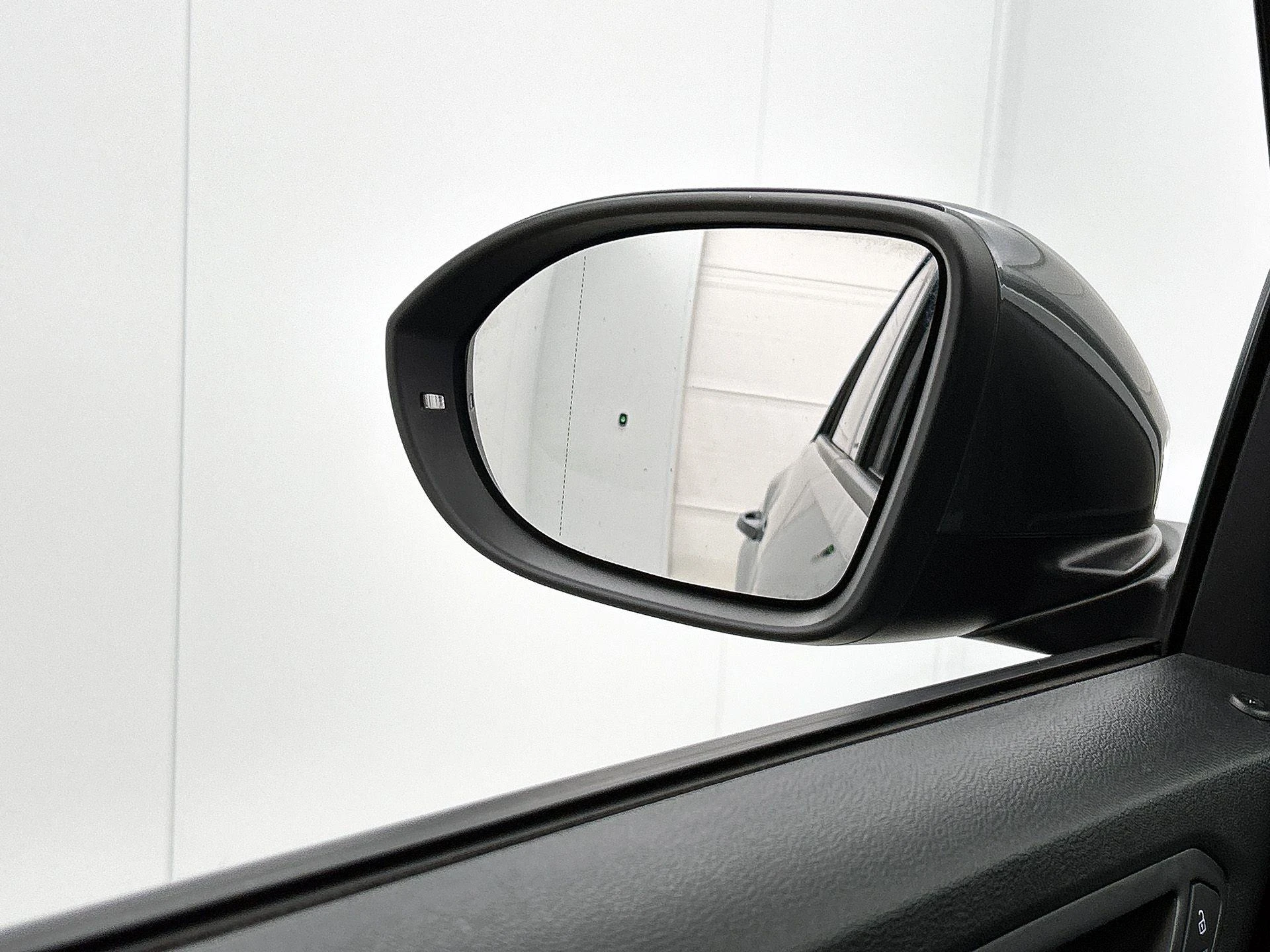 Volkswagen-T-Roc-image-17