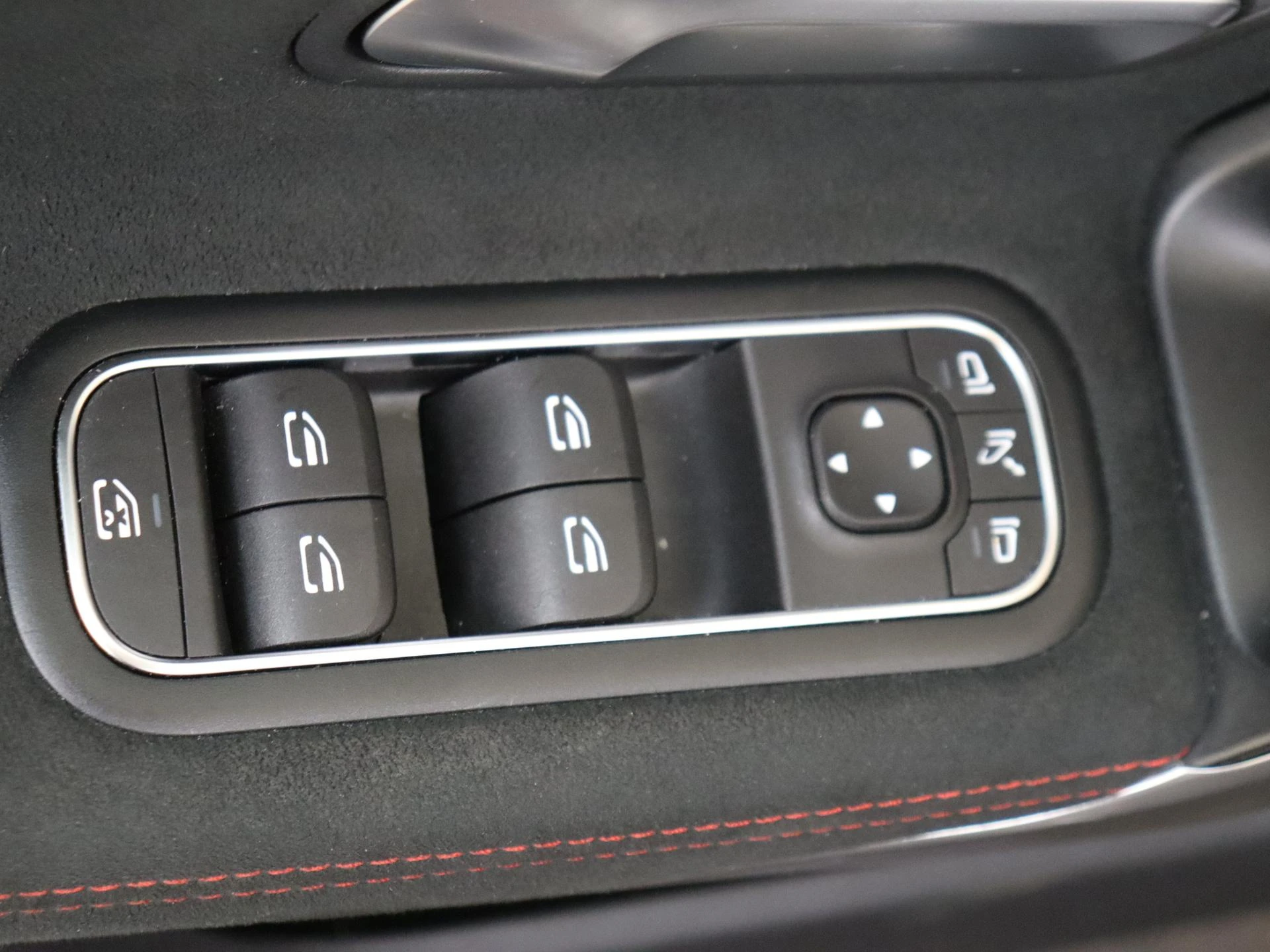 Mercedes-Benz-CLA-image-26