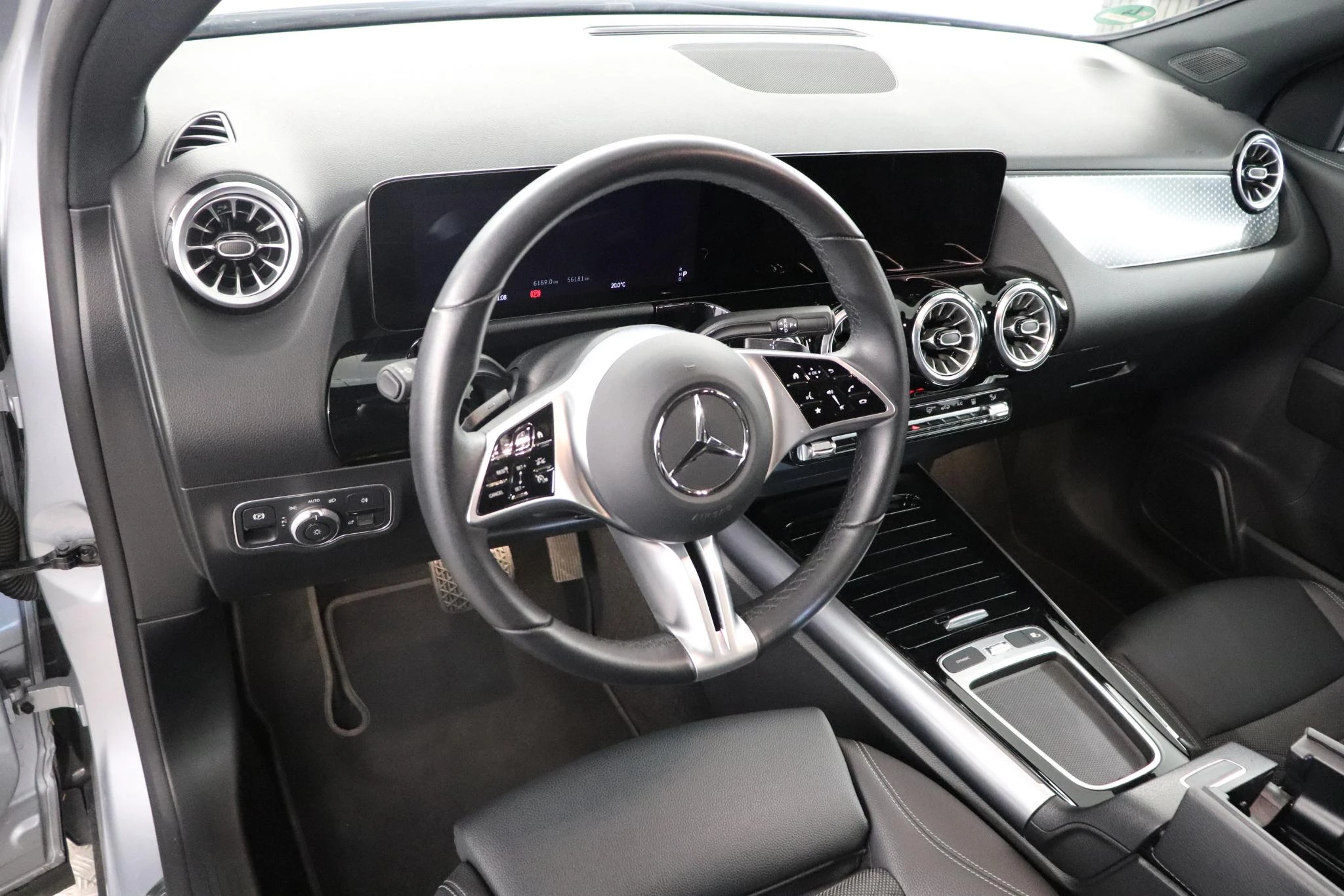 Mercedes-Benz-EQA-image-10