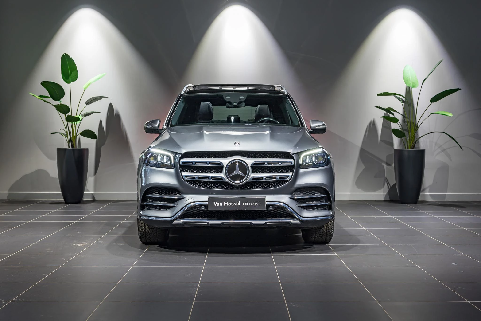 Mercedes-Benz-GLS-image-1