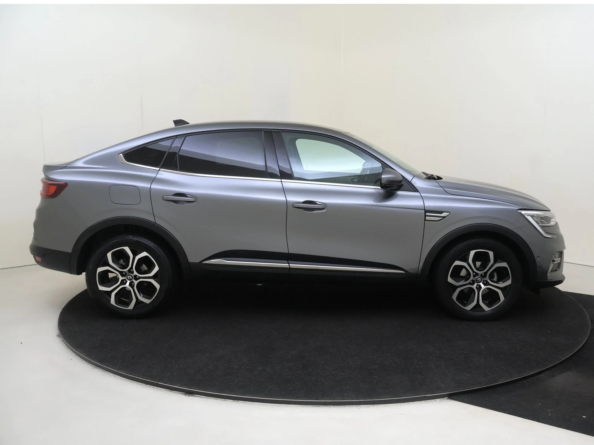 Renault-Arkana-image-8