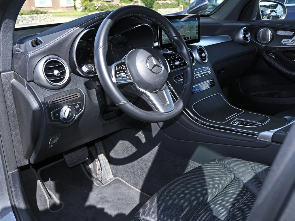 Mercedes-Benz-GLC 220 d-image-8