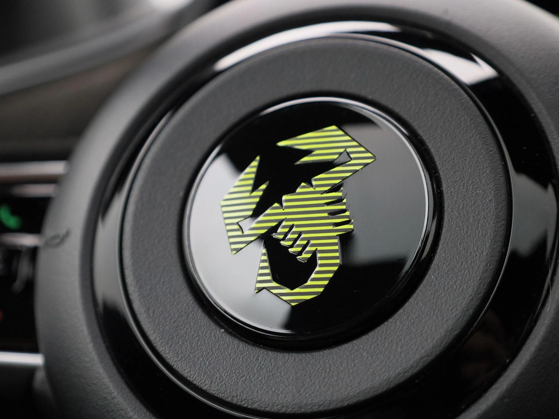 Abarth 500 Abarth Scorpionissima 42 kWh