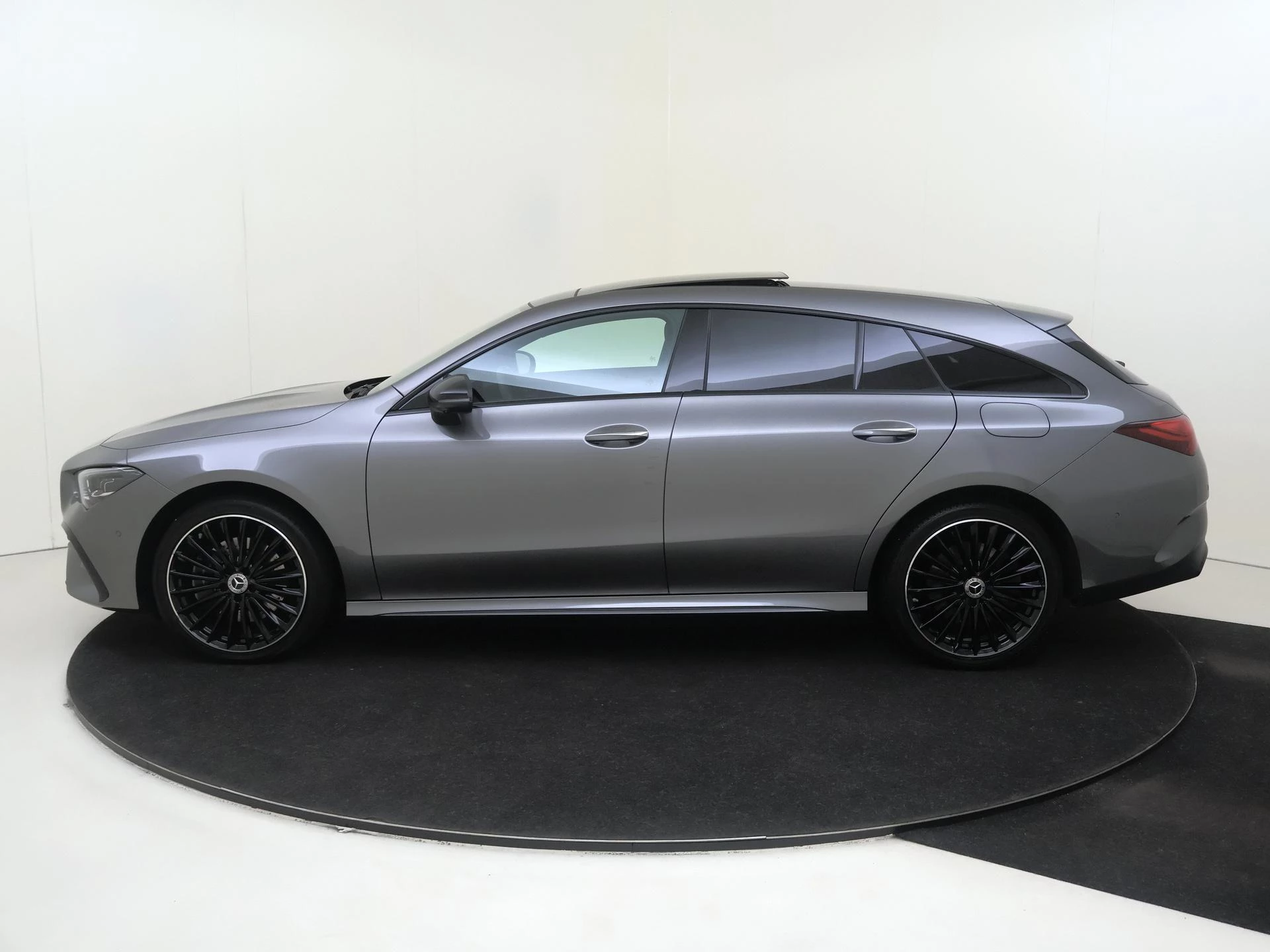 Mercedes-Benz-CLA-image-7