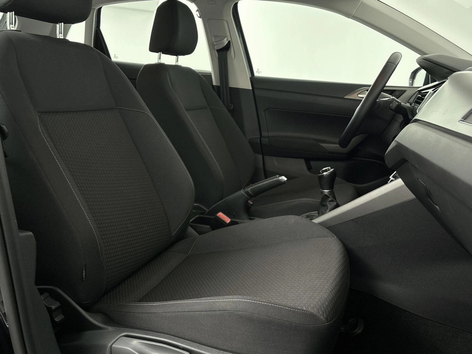 Volkswagen-Polo-image-9