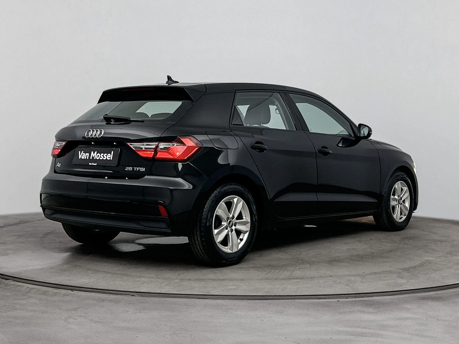 Audi-A1 Sportback-image-3