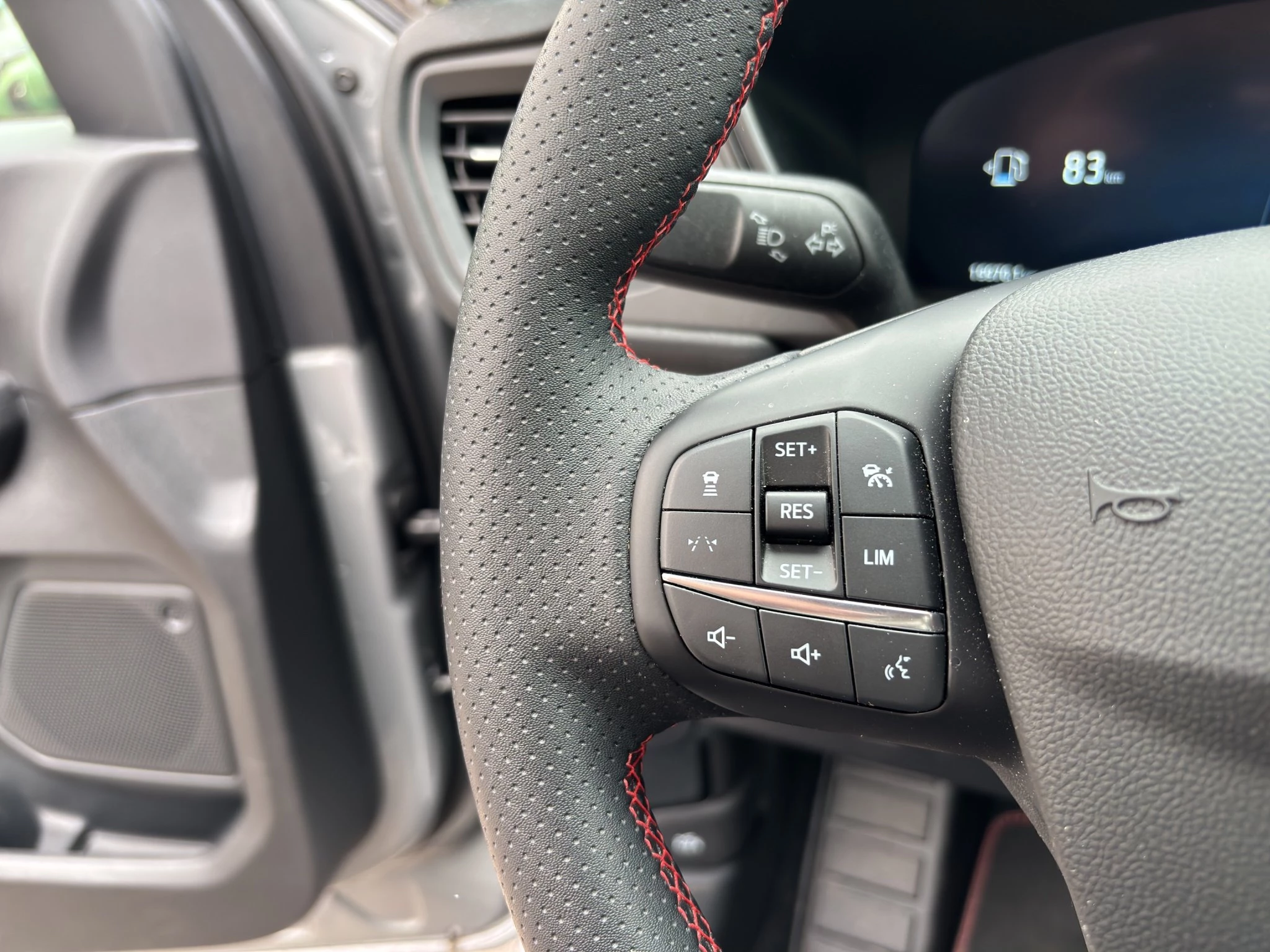 Ford Kuga ST-Line X Aut.*PANO*AHK*360GRAD*LED-MATRIX*NAVI*GRA*WINTER-PKT.