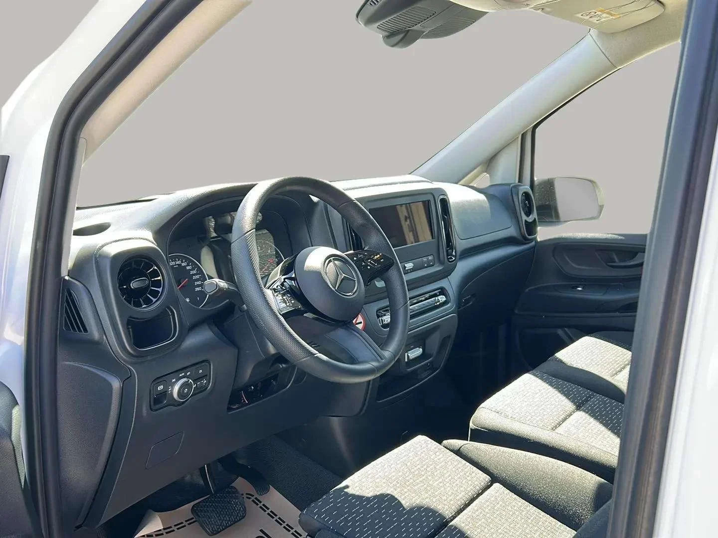 Mercedes-Benz-Vito-image-9
