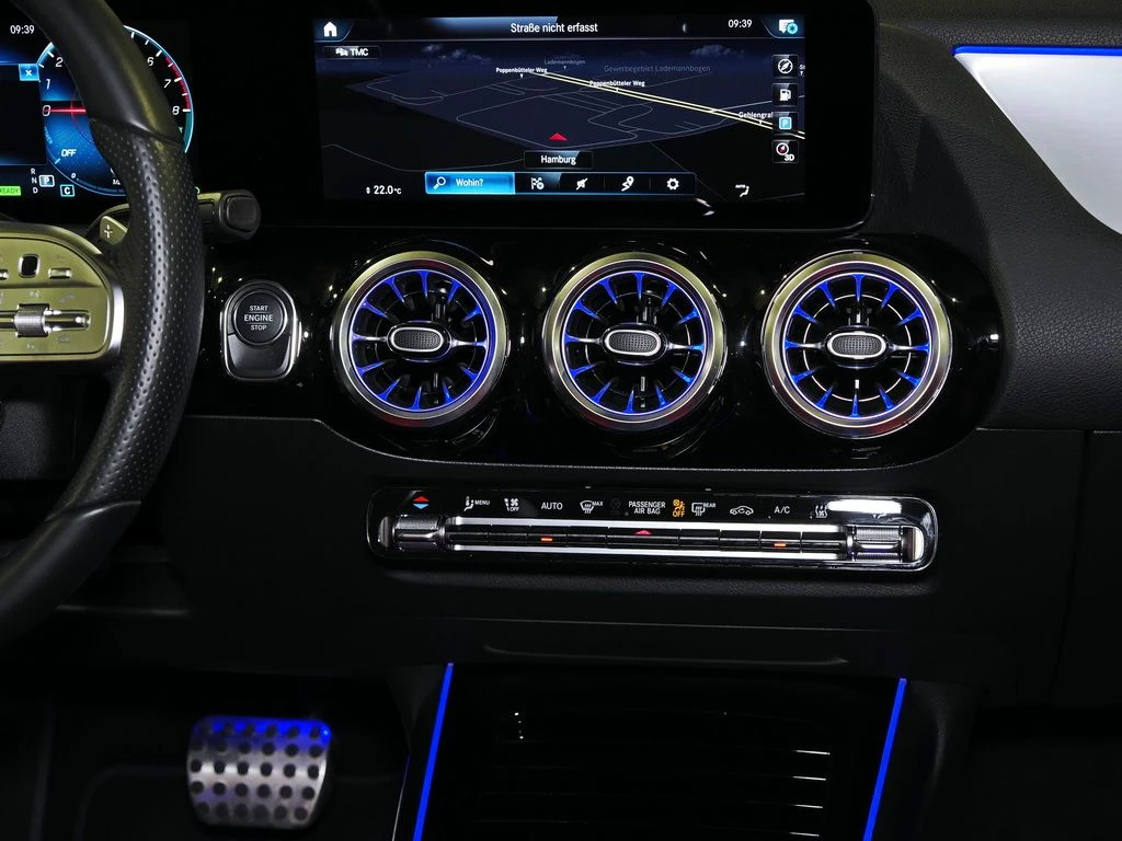 Mercedes-Benz-GLA 250 e-image-9