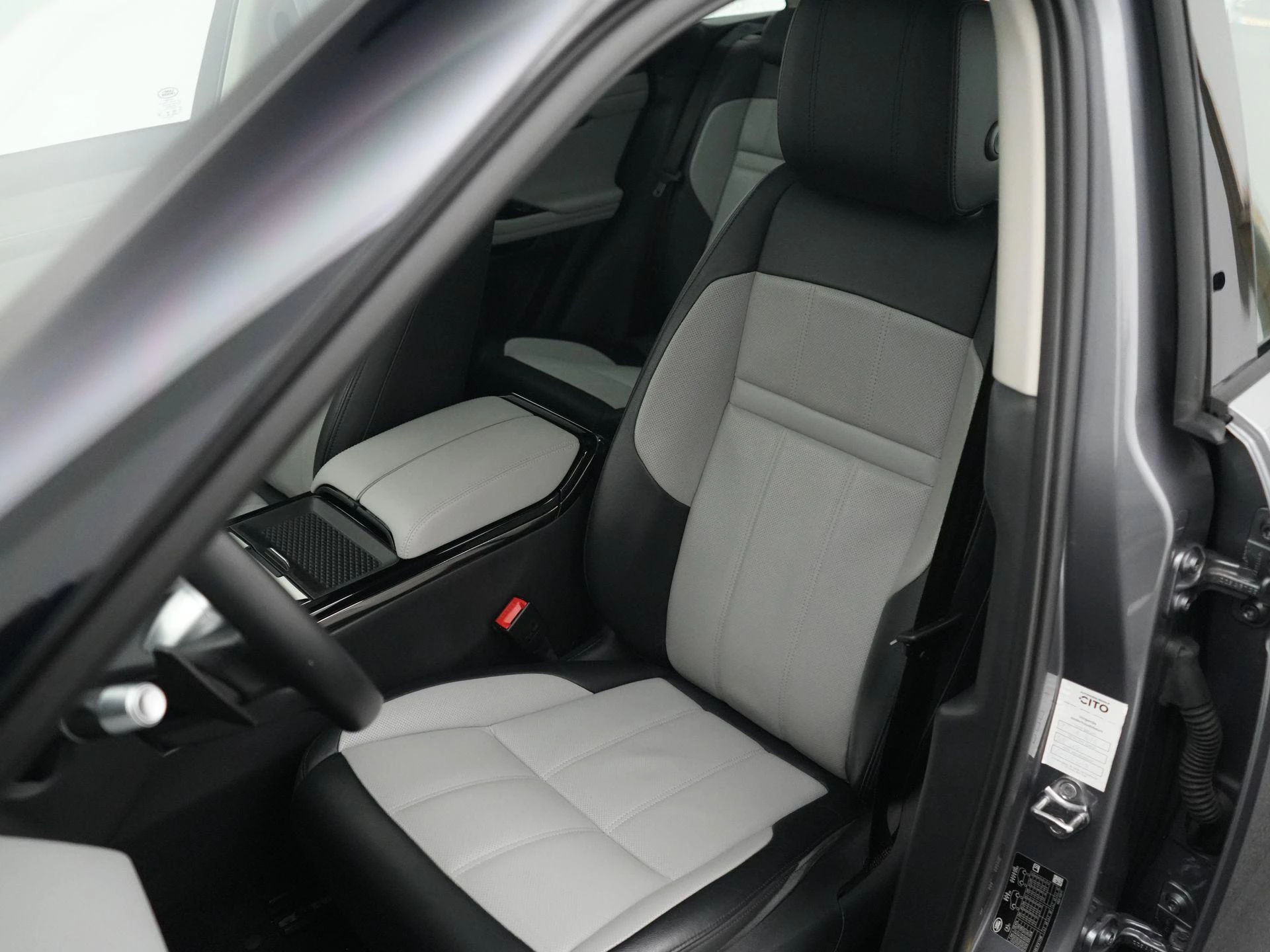 Land Rover-Range Rover Evoque-image-7