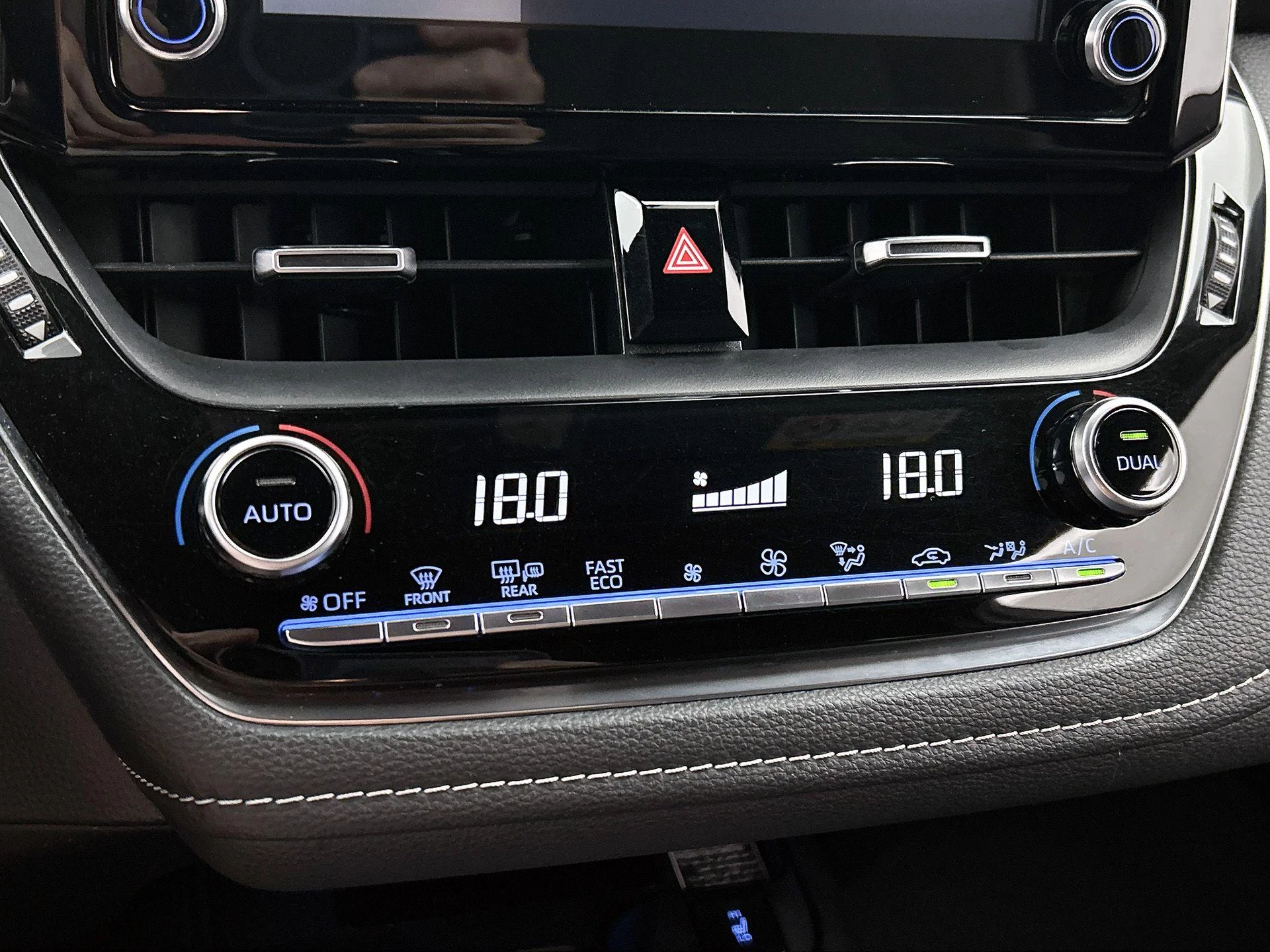 Toyota-Corolla Touring Sports-image-24