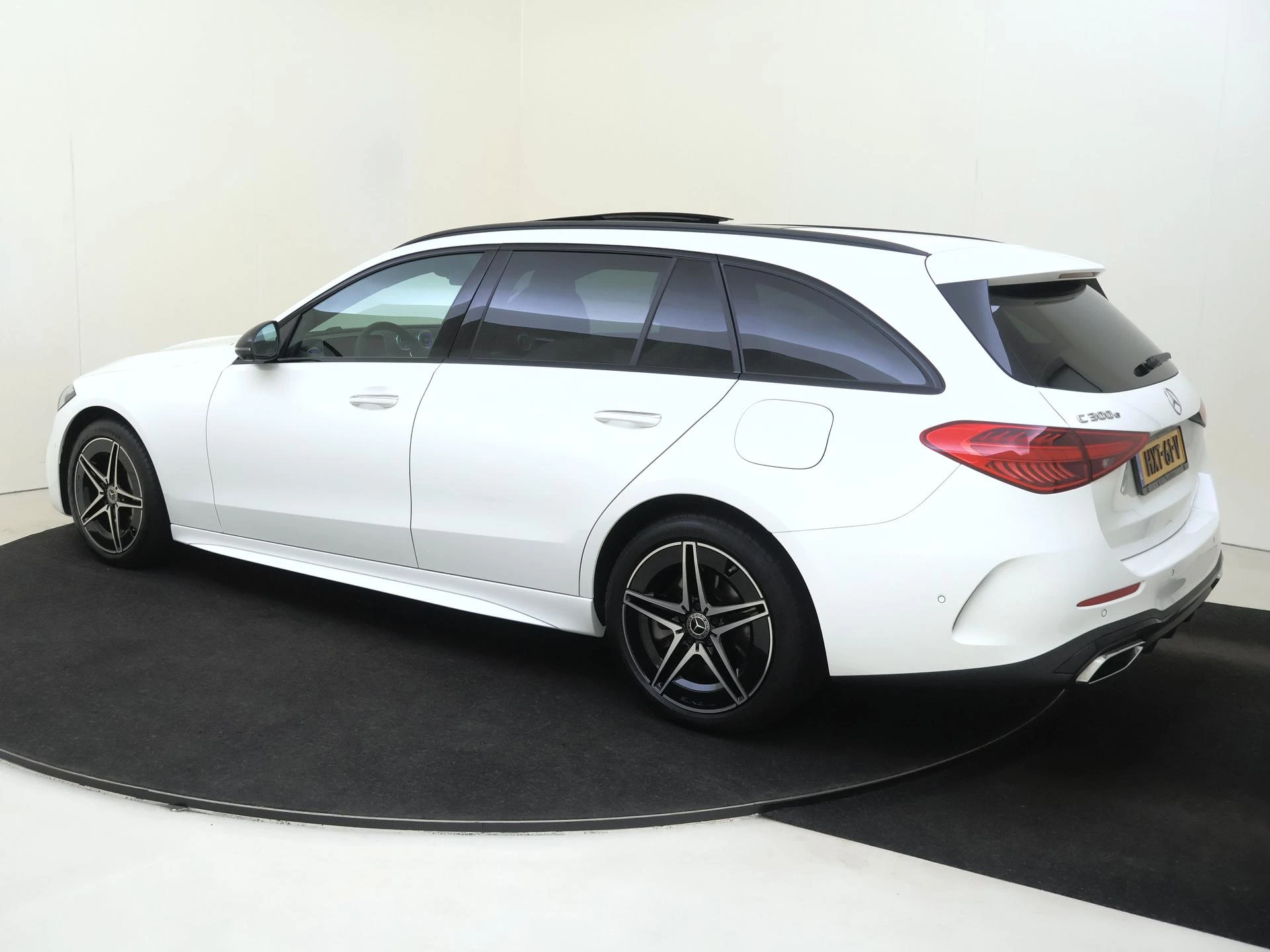 Mercedes-Benz-C-Klasse-image-2