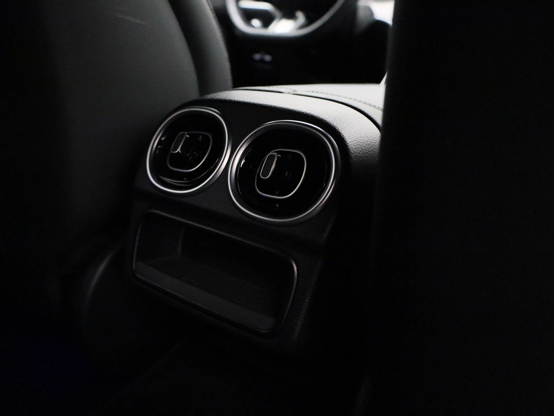 Mercedes-Benz-C-Klasse-image-61