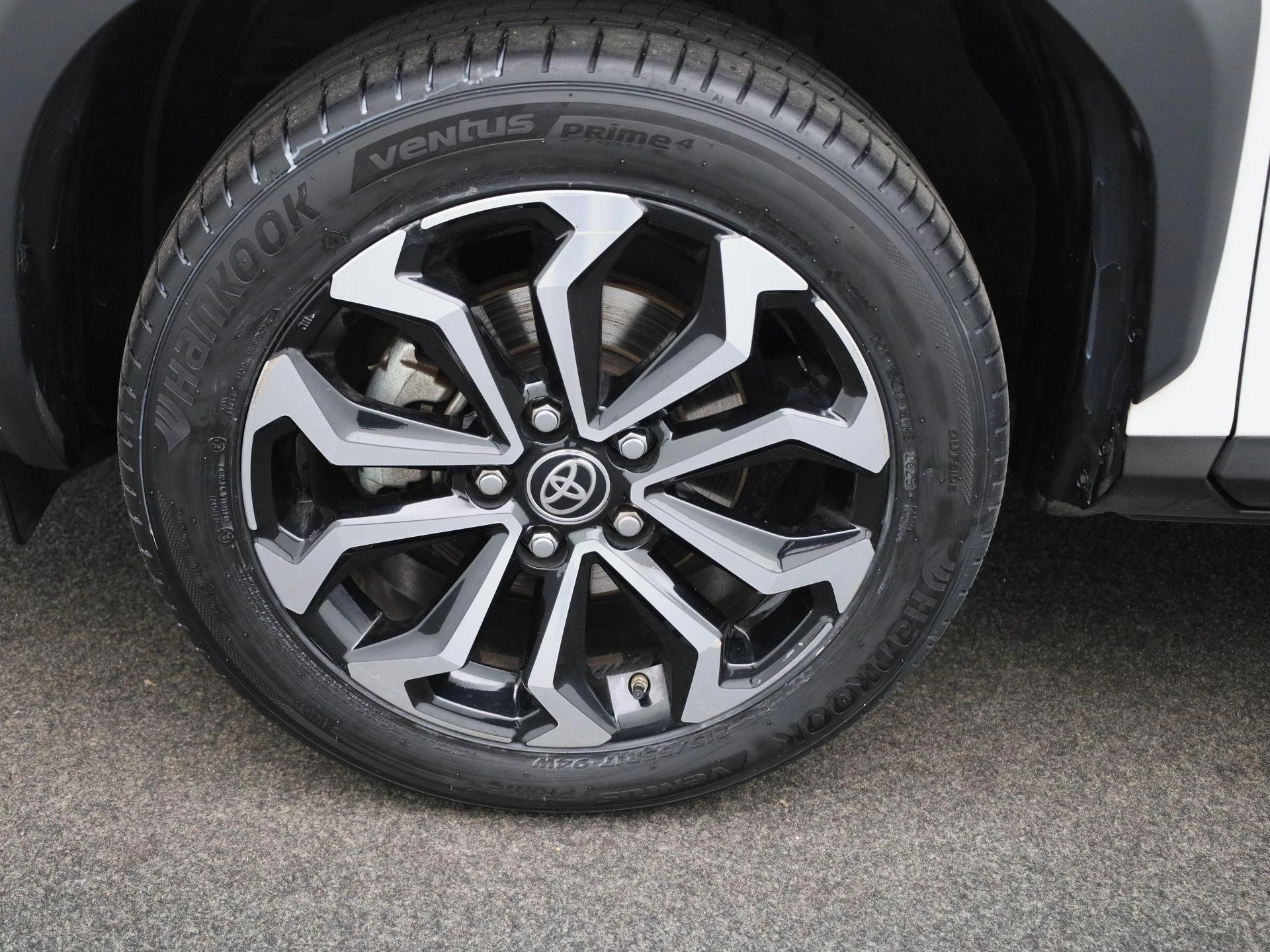 Toyota-Yaris Cross-image-13