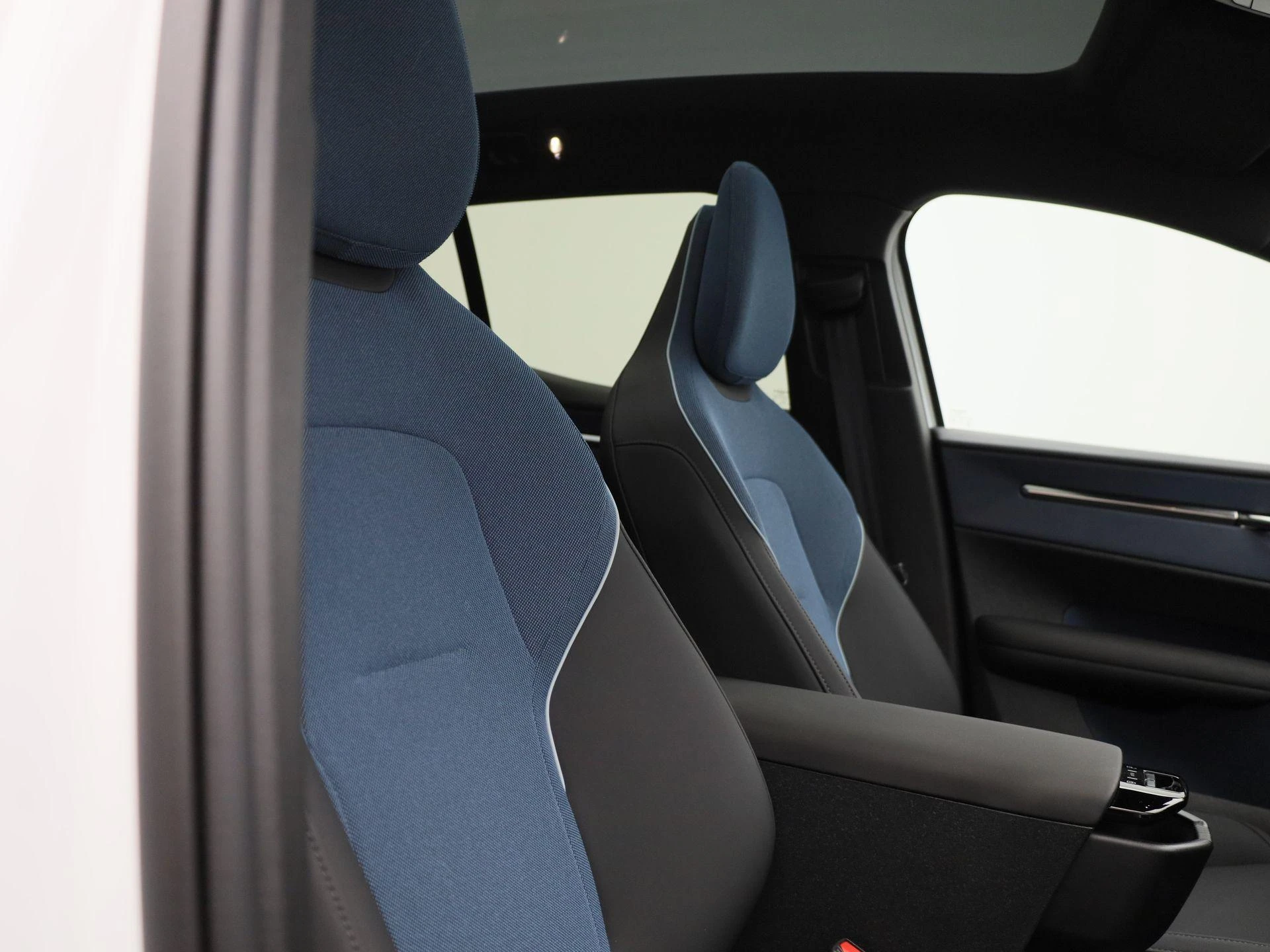 Volvo-EX30-image-33