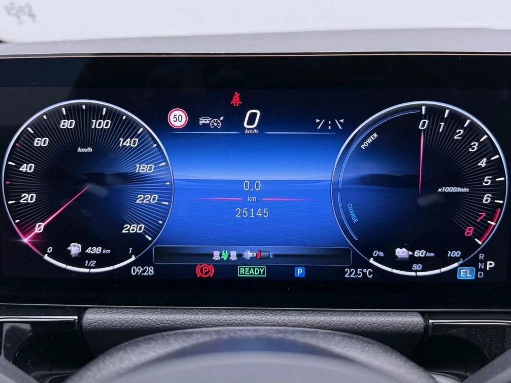 Mercedes-Benz-GLA-image-2