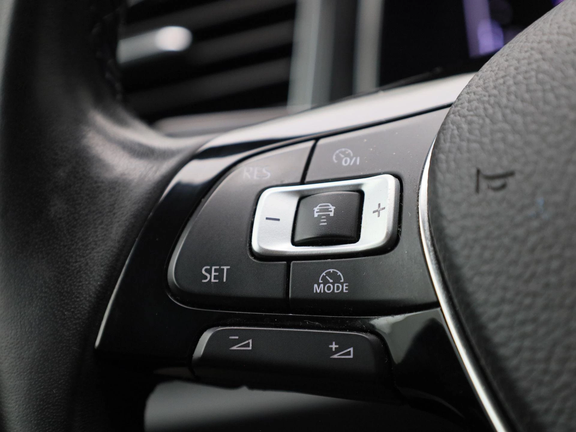 Volkswagen-T-Roc-image-18