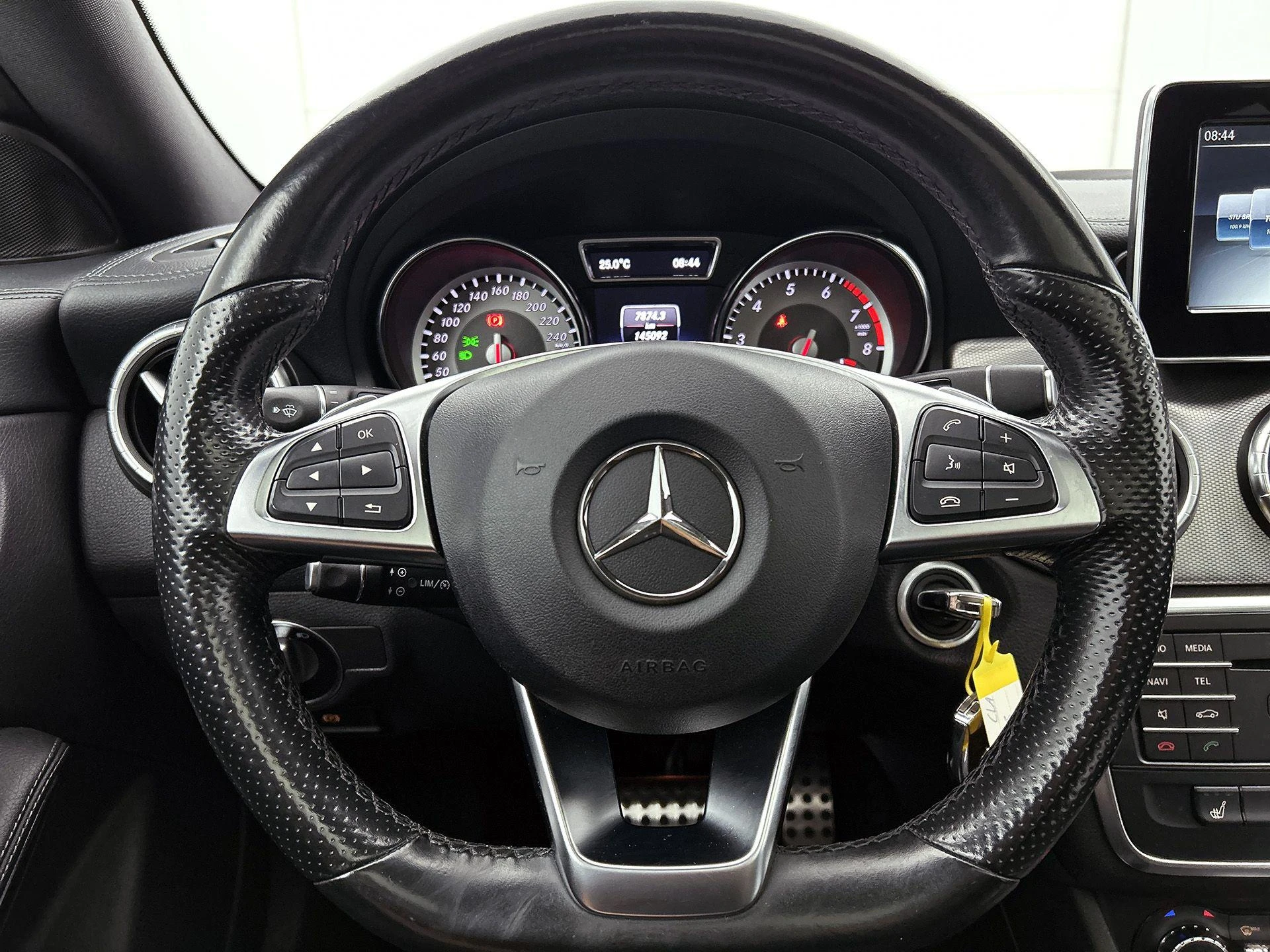 Mercedes-Benz-CLA-image-32