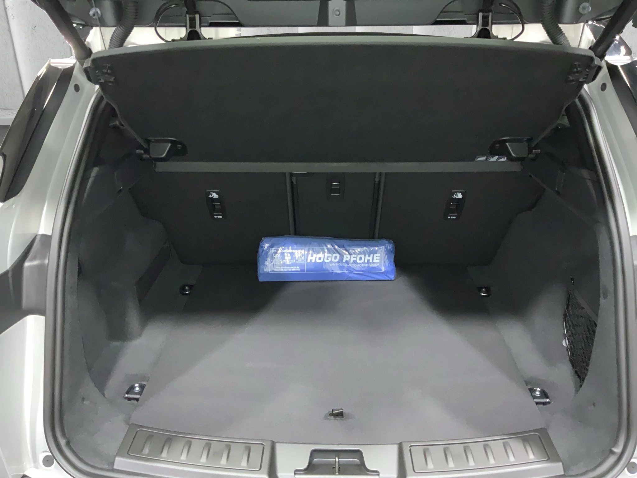 Land Rover-Range Rover Evoque-image-16