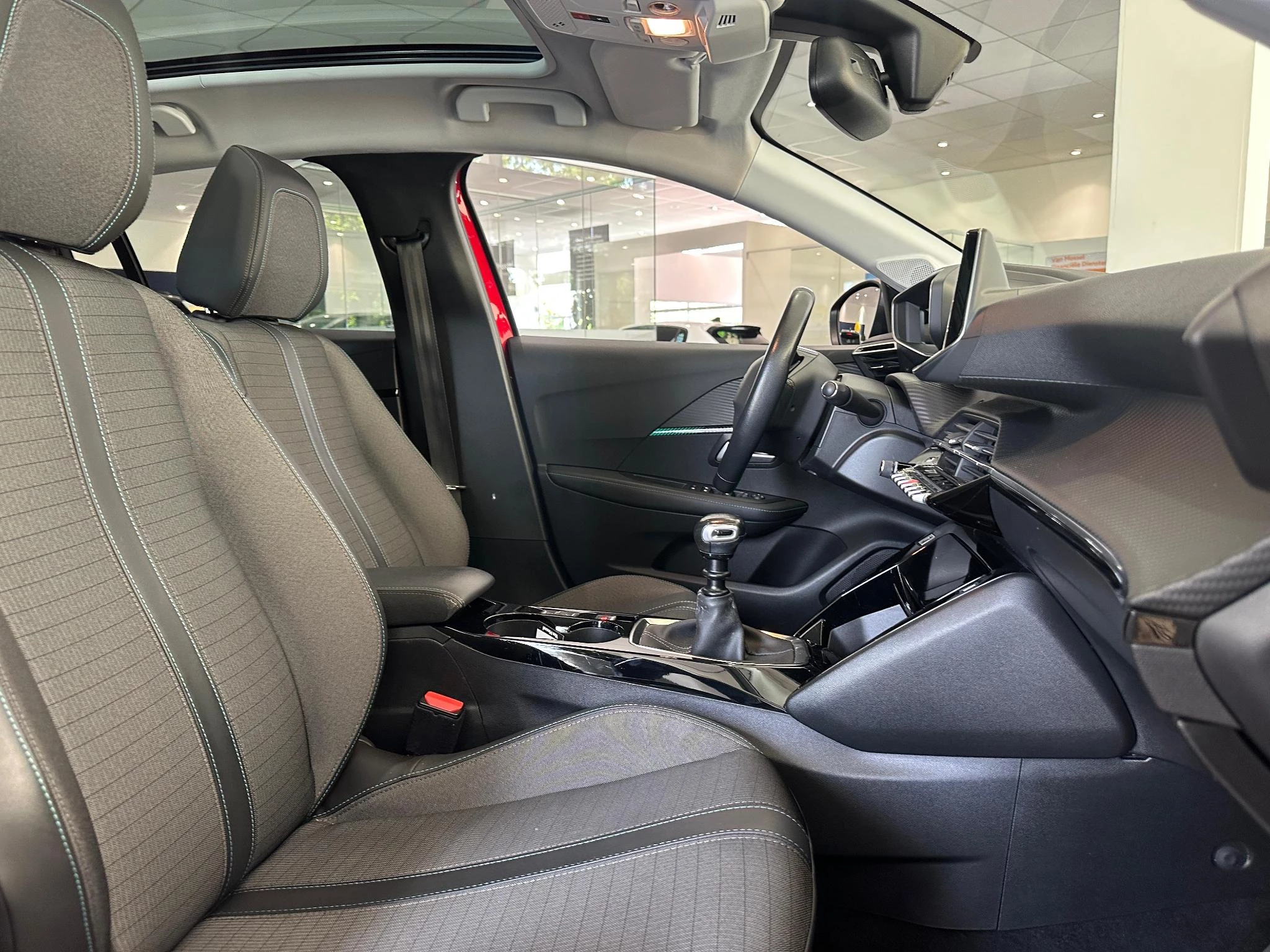Peugeot-208-image-11