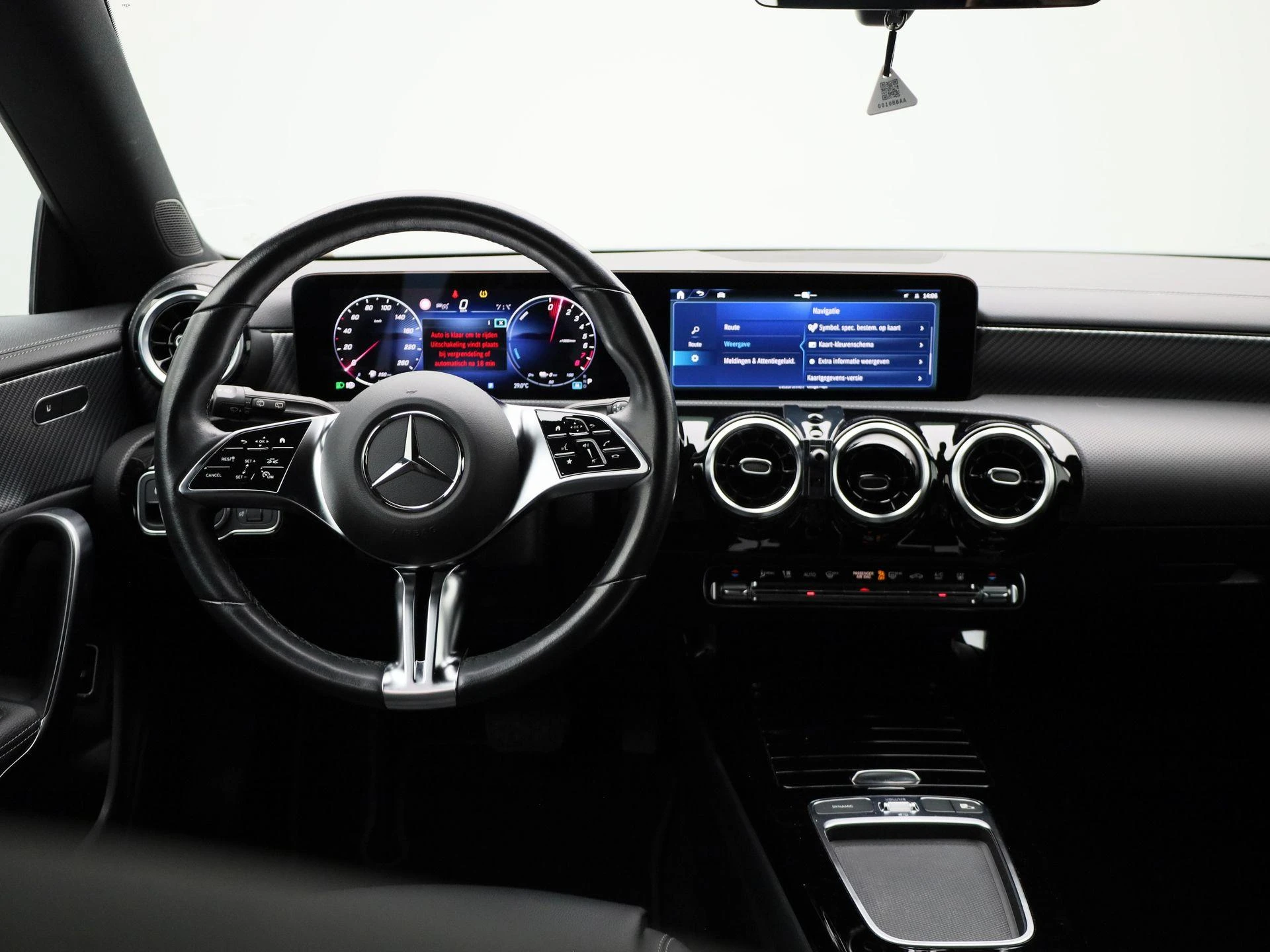Mercedes-Benz-CLA-image-2
