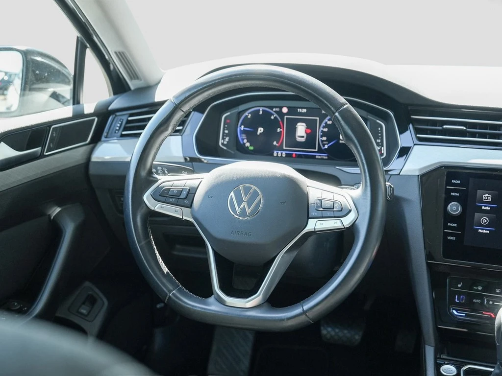 Volkswagen-Passat-image-12
