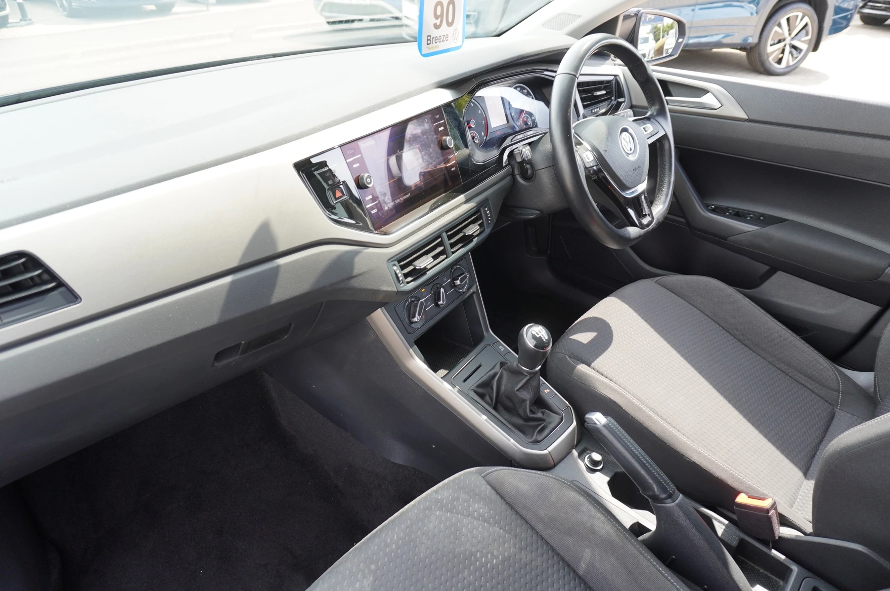Volkswagen-Polo-image-1