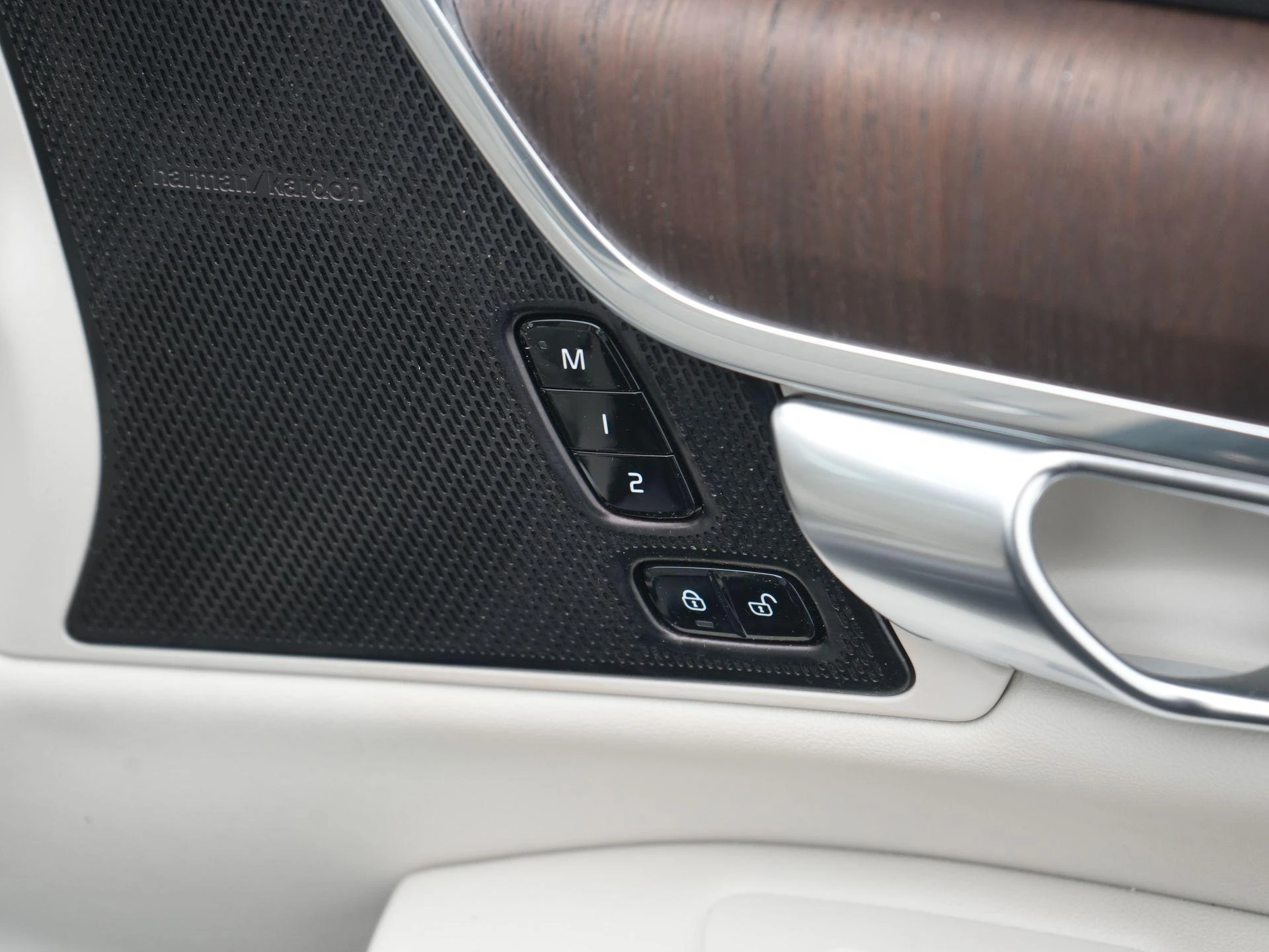 Volvo-S90-image-36