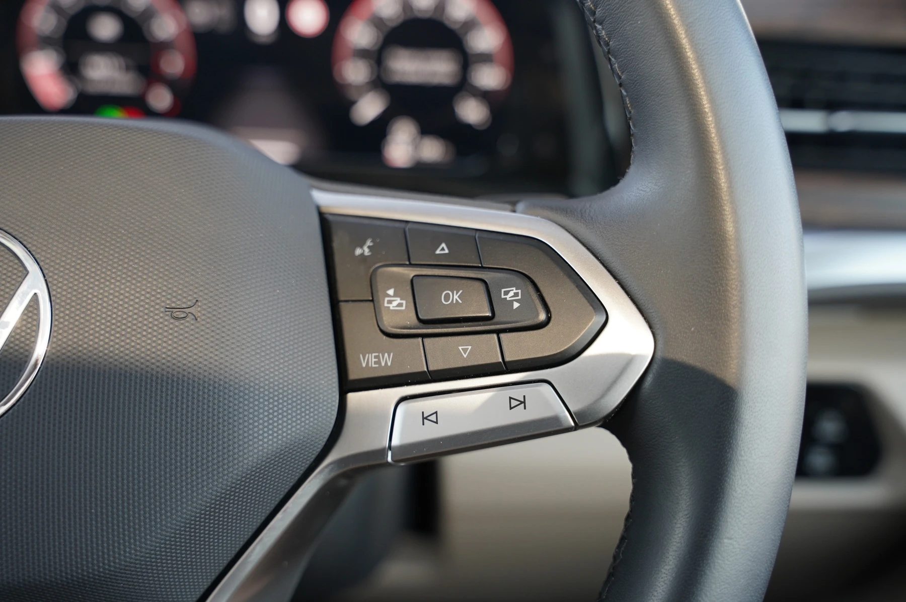 Volkswagen-Multivan-image-18